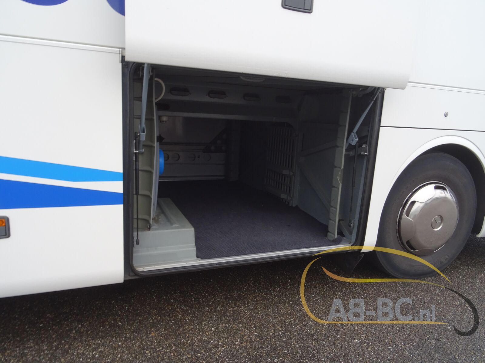 coach-bus-MERCEDES-BENZ-Tourismo-RHD-51-Seats-EURO-5---1642147972884656307_orig_d0a3d0296a7f9c50078d841169e7a823--22011410083848365800
