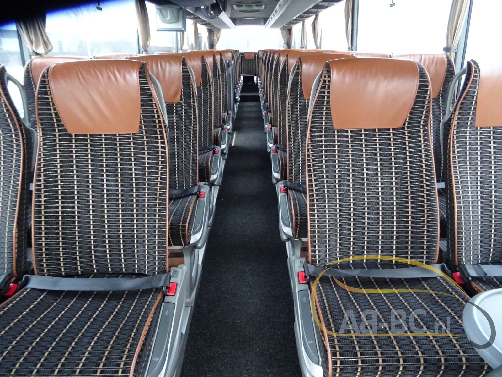 coach-bus-MERCEDES-BENZ-Tourismo-RHD-51-Seats-EURO-5---1642148060824838858_orig_8cec41baf919dc75fcf098f91cb9b289--22011410083848365800