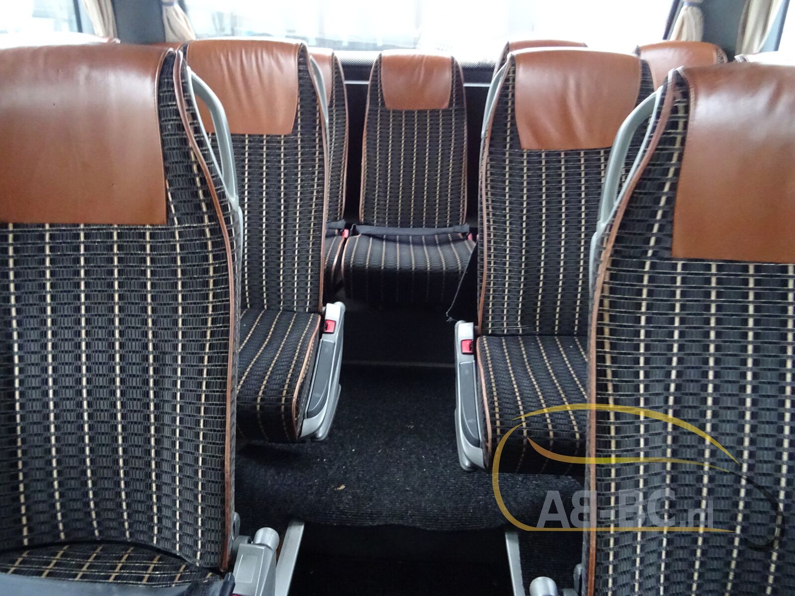 coach-bus-MERCEDES-BENZ-Tourismo-RHD-51-Seats-EURO-5---1642148112813692356_orig_8f7d883fc88f56f27e31f598a901f572--22011410083848365800