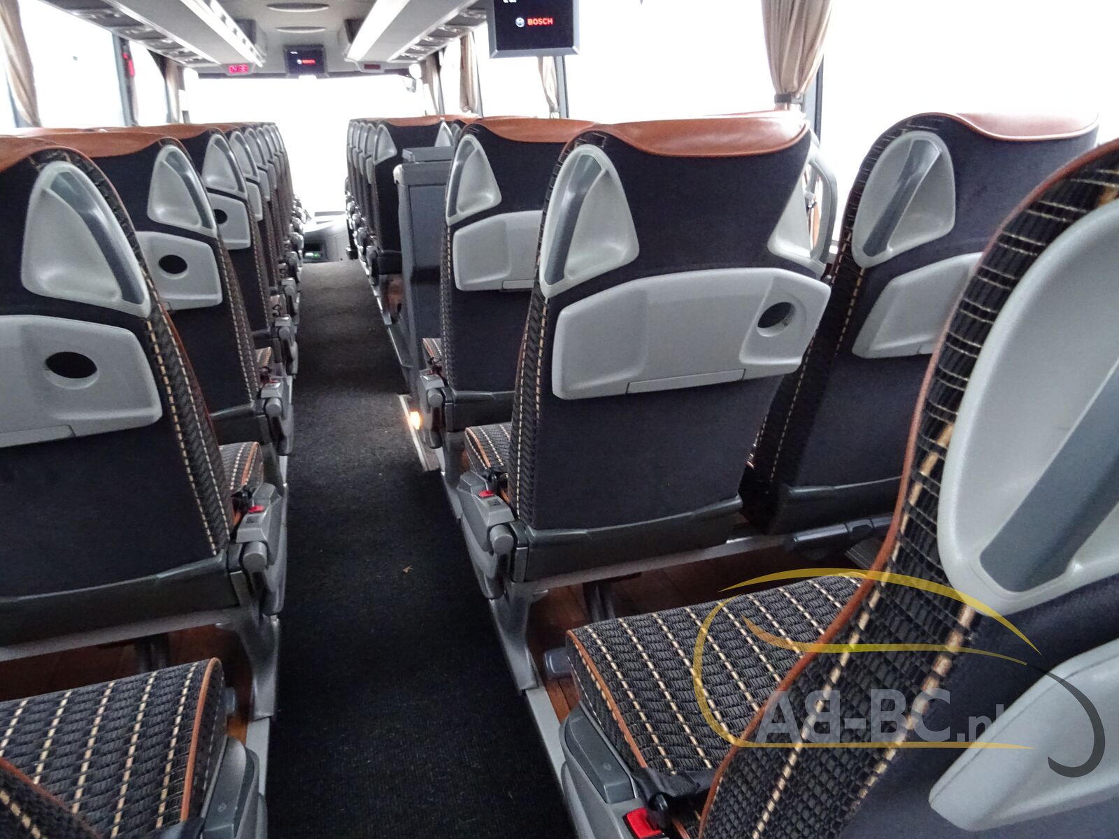 coach-bus-MERCEDES-BENZ-Tourismo-RHD-51-Seats-EURO-5---1642148125609793203_orig_bdeb3bb75a9a54a77b5871099575c2c5--22011410083848365800