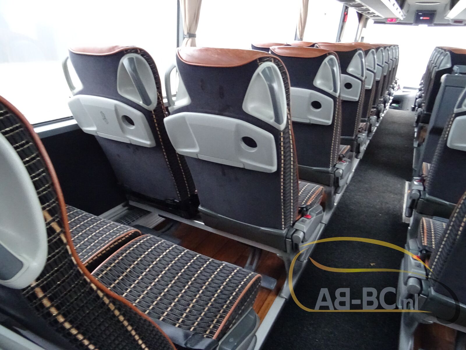 coach-bus-MERCEDES-BENZ-Tourismo-RHD-51-Seats-EURO-5---1642148129675937180_orig_c1cd93179595bbf4b18c0542f10b6999--22011410083848365800