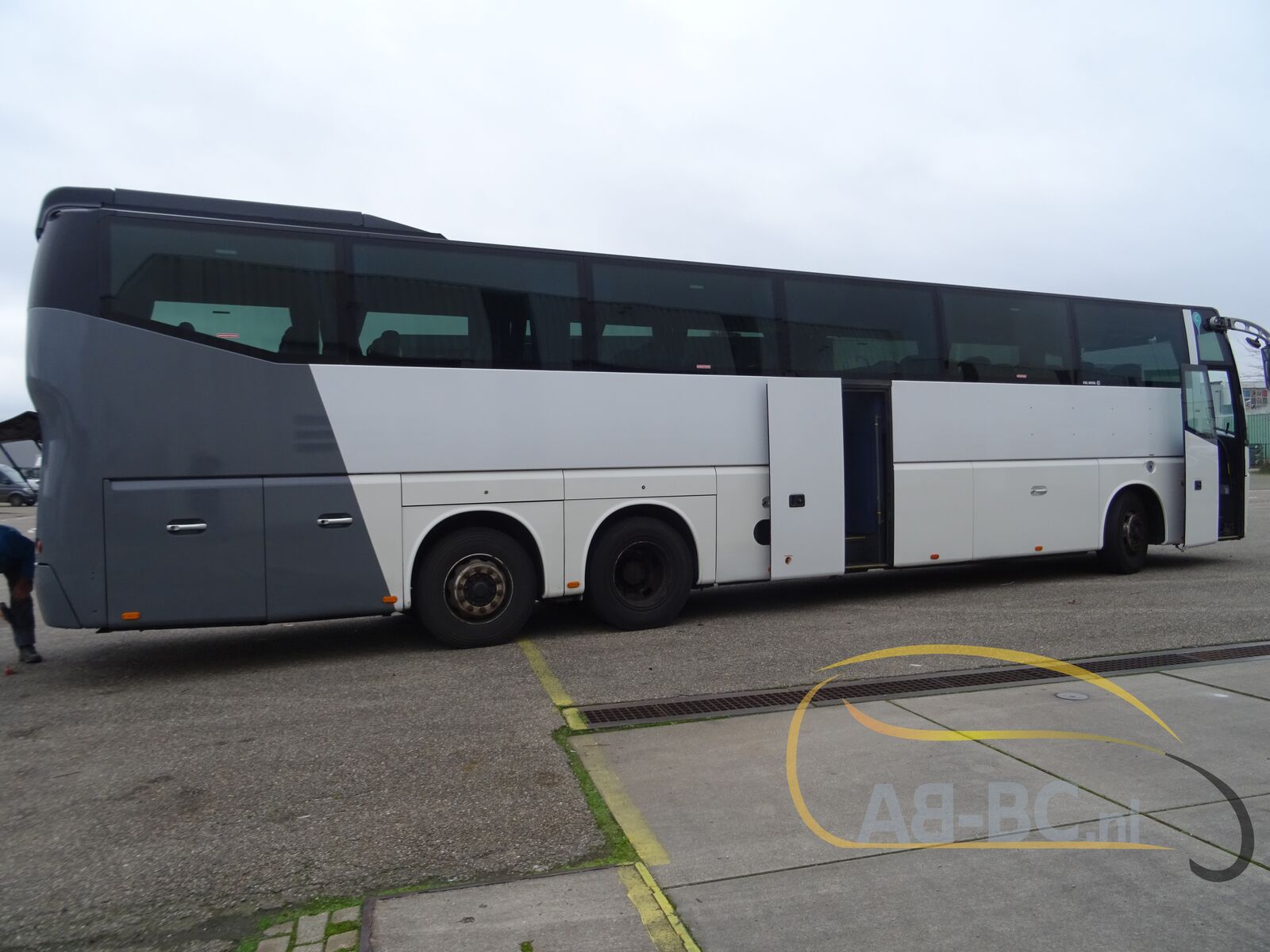 coach-bus-VDL-BOVA-Futura-61-Seats---1641294527568757989_orig_cf7b7df661b61f106e26a5639be03551--22010413024564861800