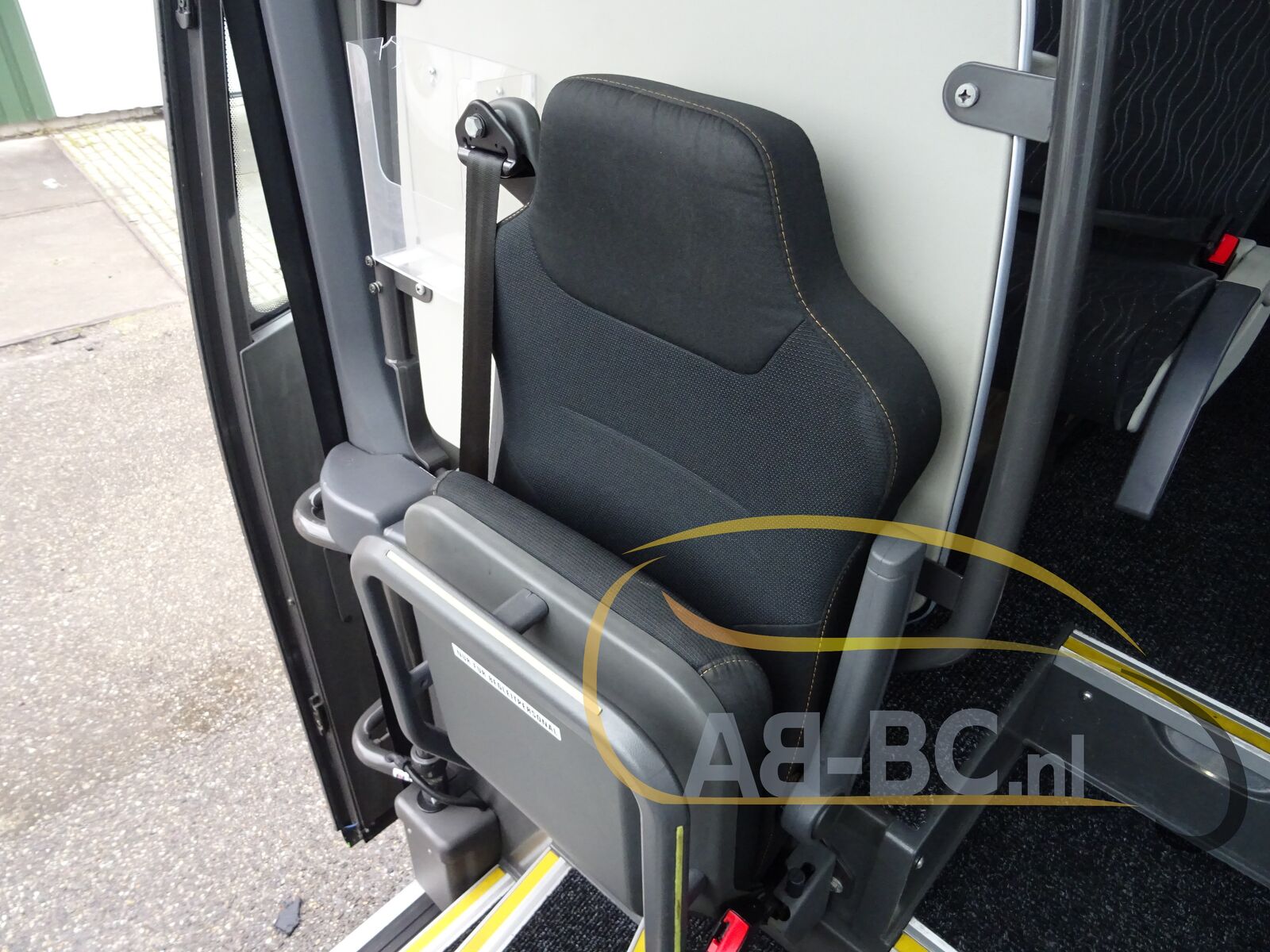 coach-bus-VDL-Futura-FHD2-129-370-51-Seats-EURO-6---1648805574770841738_orig_f697d10c85963fd5886b6befa8b85dd2--22040112282526833000