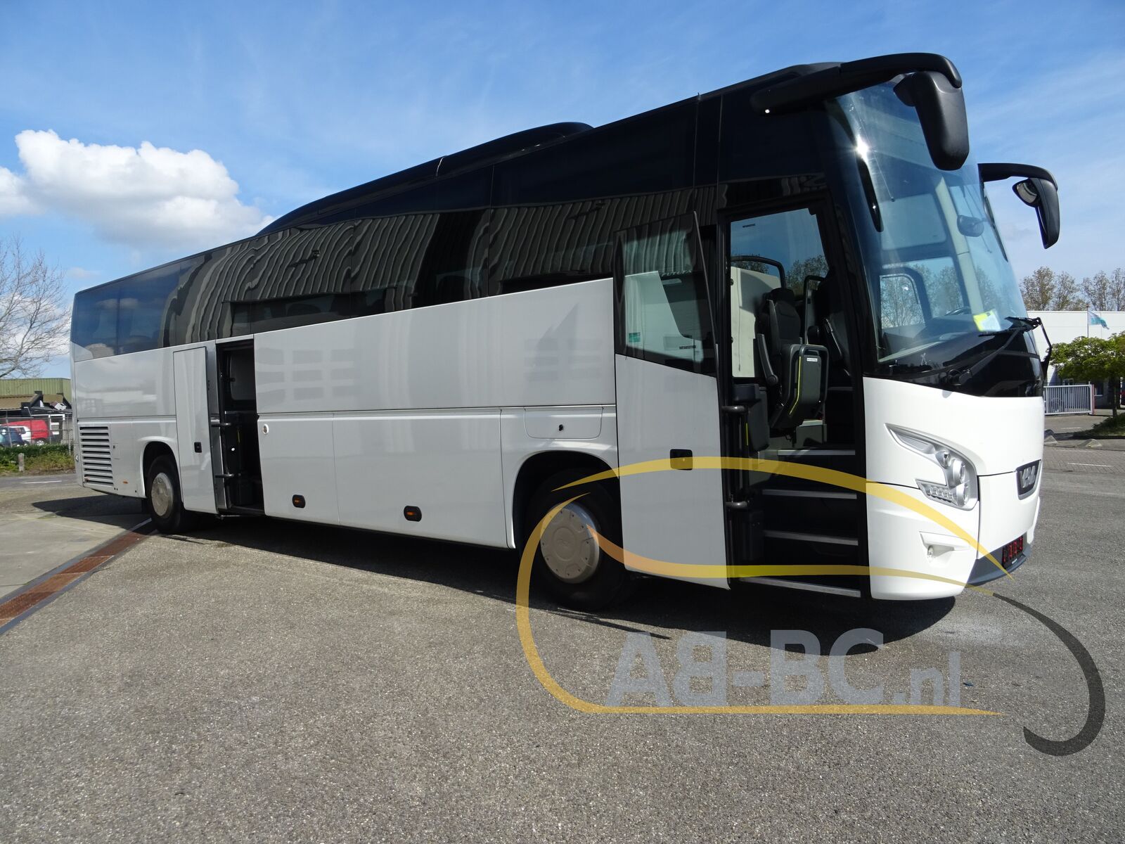 coach-bus-VDL-Futura-FHD2-129-370-51-Seats-EURO-6---1649945764822560866_orig_4f0163d6821d66bd6498eb42ded6267f--22041417135019073200