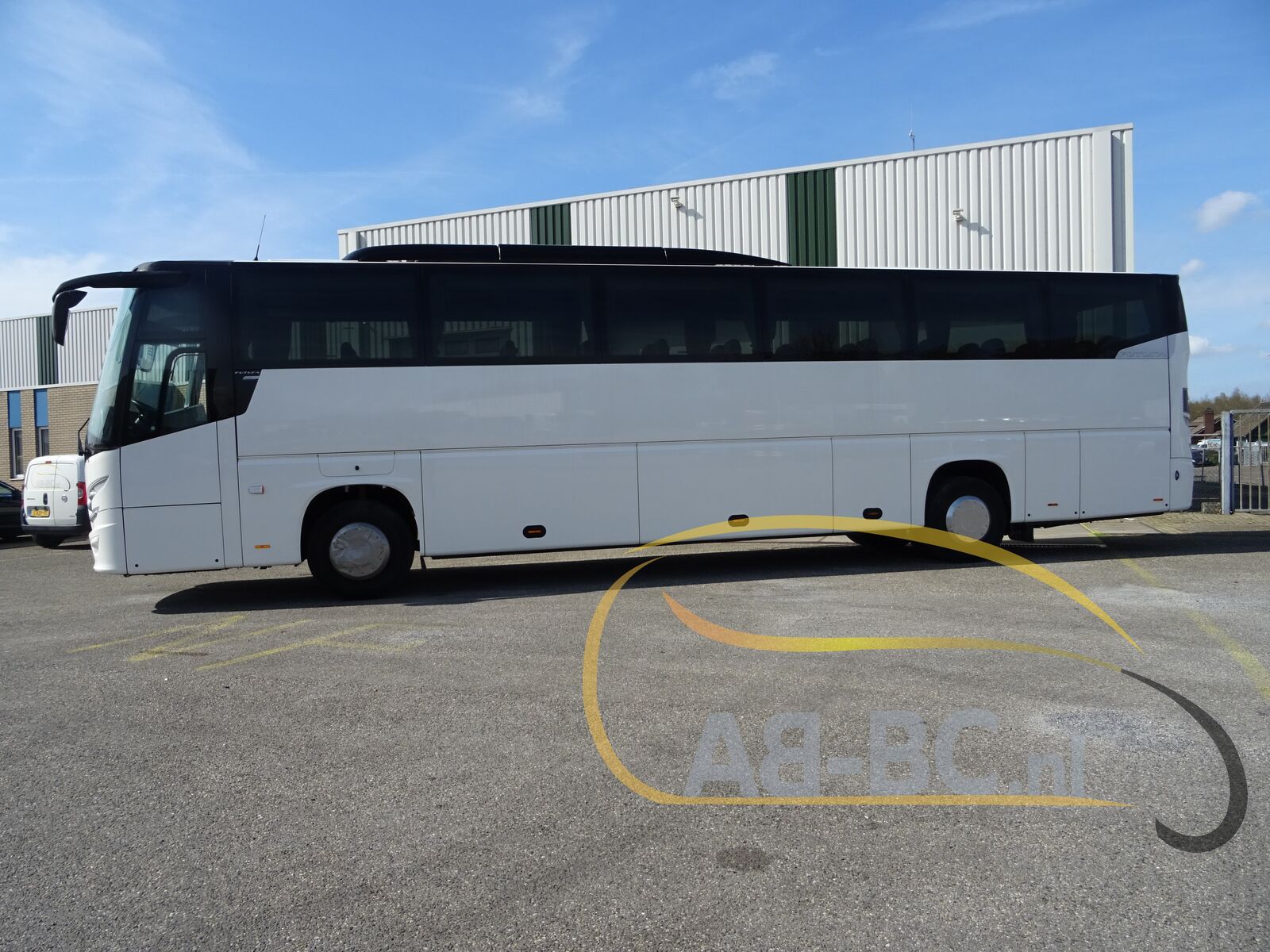 coach-bus-VDL-Futura-FHD2-129-370-51-Seats-EURO-6---1649945777426071715_orig_c68b8dd83dfad85f8cb4b53b677cf8be--22041417135019073200