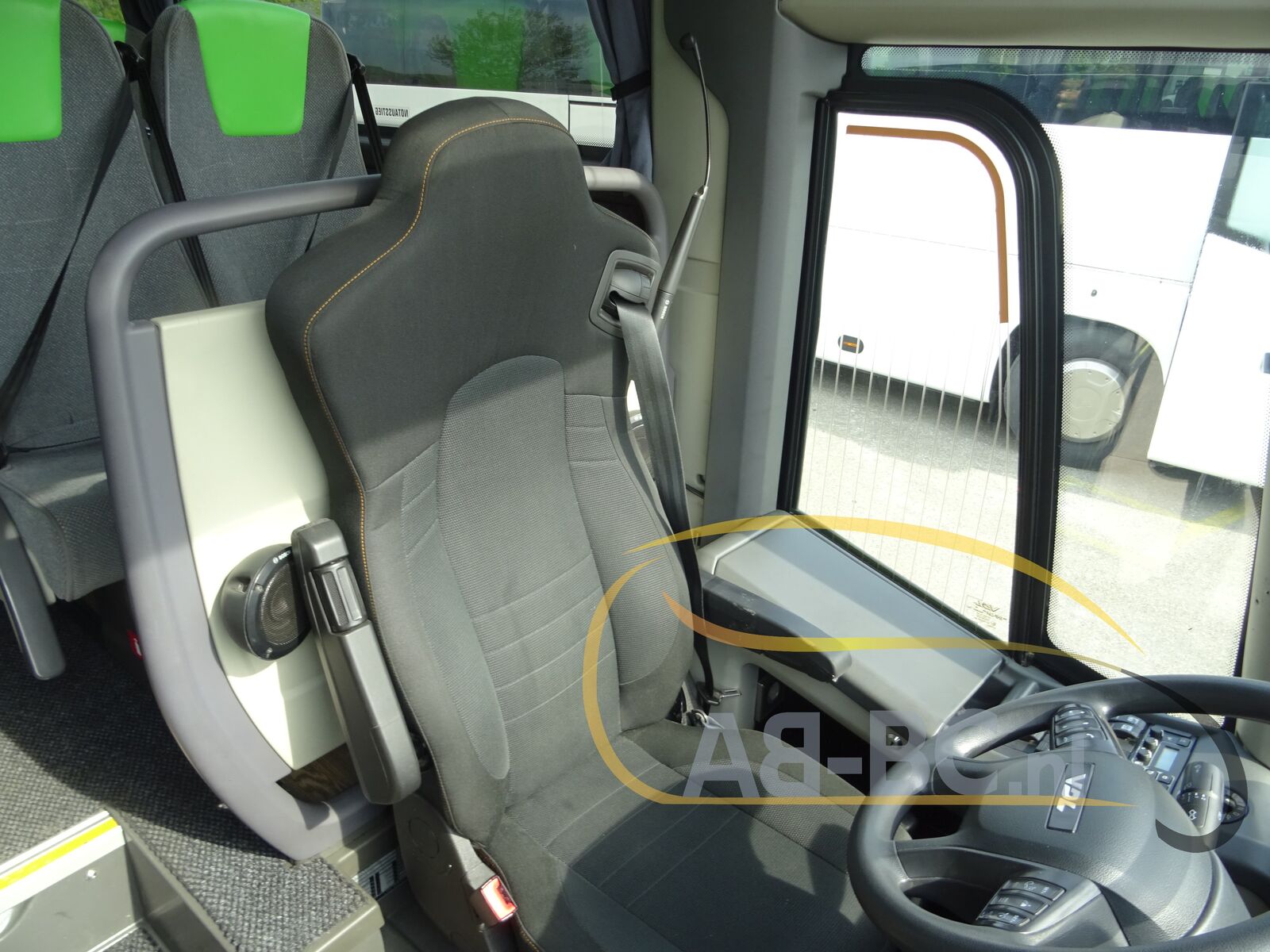 coach-bus-VDL-Futura-FHD2-129-440-51-Seats-EURO-6---1651224574744251978_orig_1a19d6eab4774a8c9a09205d4baa249a--22042912260636414000