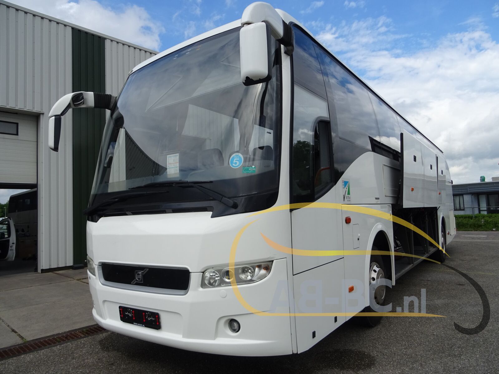 coach-bus-VOLVO-9700-Comfort-51-Seats-EURO-5---1652969963185597470_orig_8957260c8106b7d51db78703829d291f--22051917183207205200