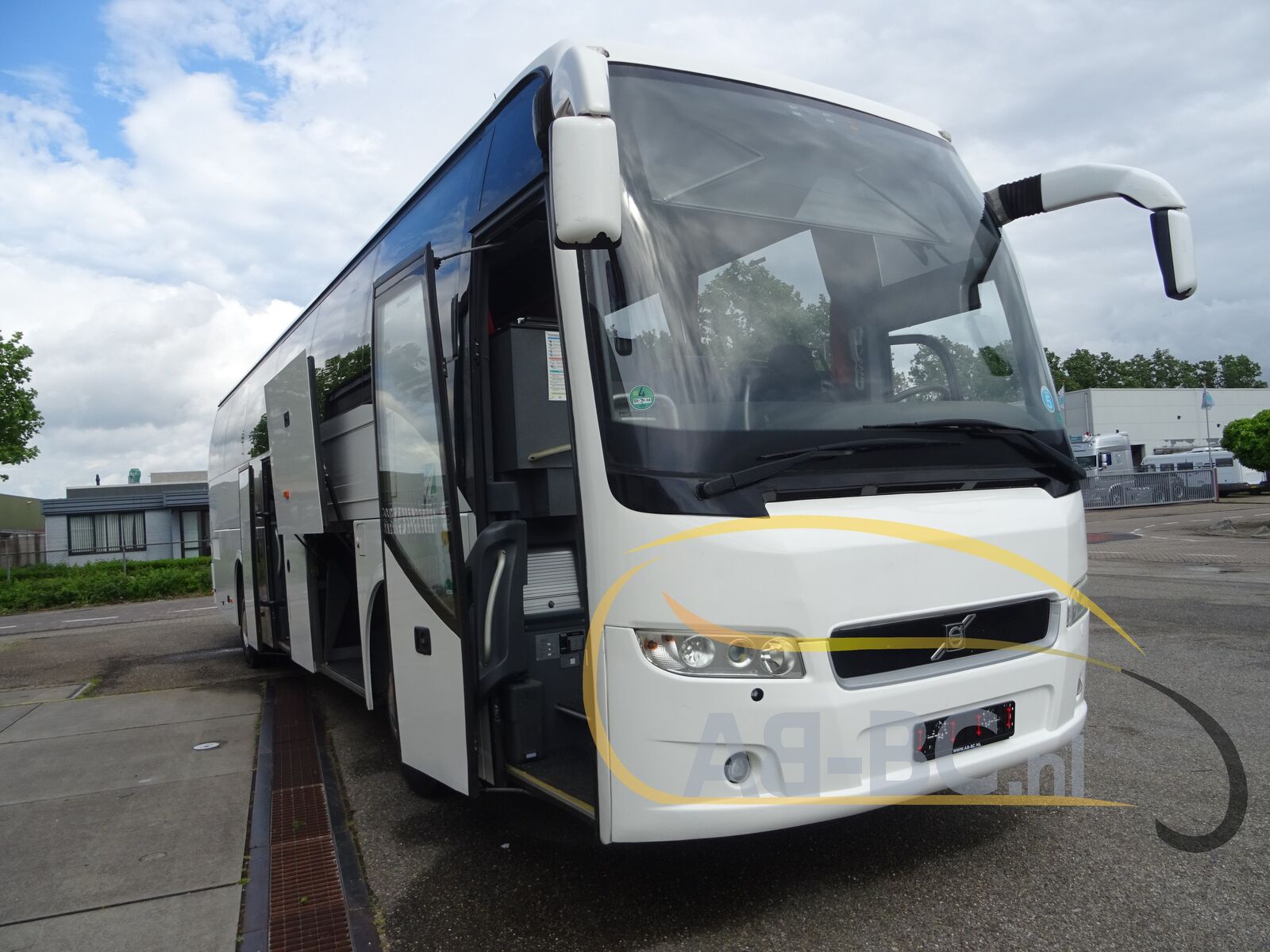 coach-bus-VOLVO-9700-Comfort-51-Seats-EURO-5---1652969966132193943_orig_92468cc31e1037e35e51ef084861841c--22051917183207205200