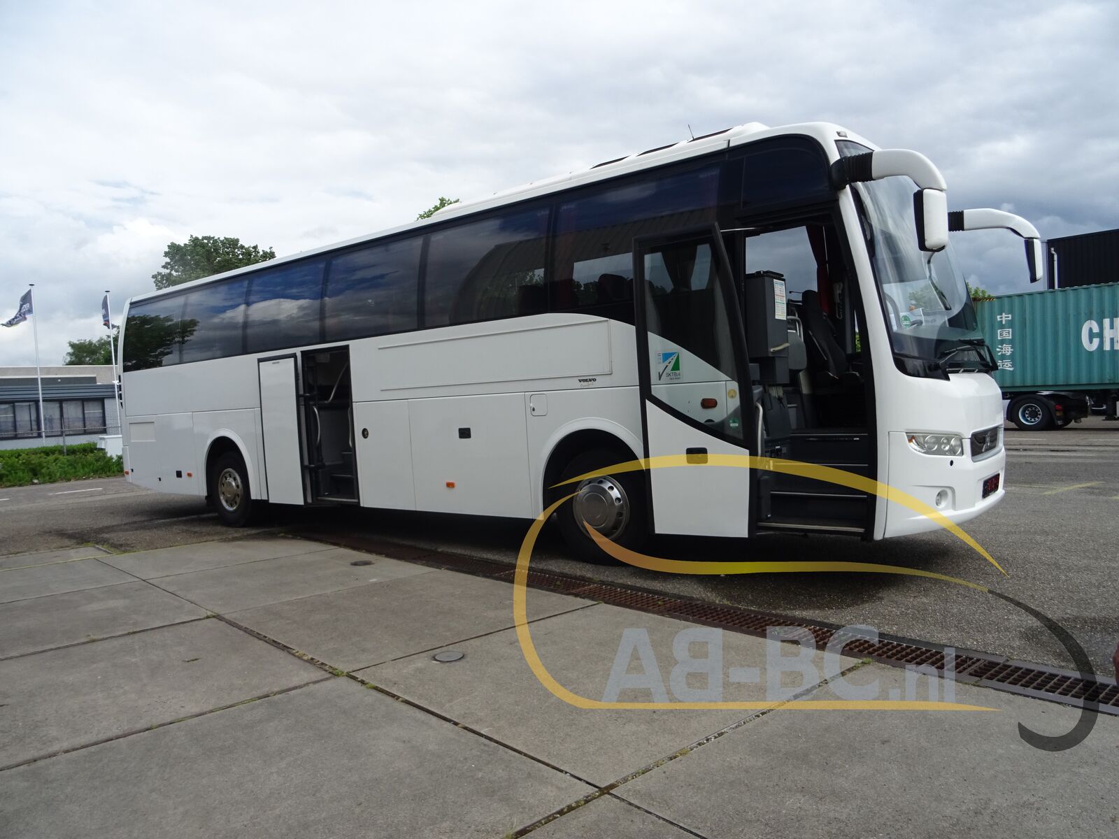 coach-bus-VOLVO-9700-Comfort-51-Seats-EURO-5---1652969976395137624_orig_f3fe484869e5b6f761917d2159a975d1--22051917183207205200