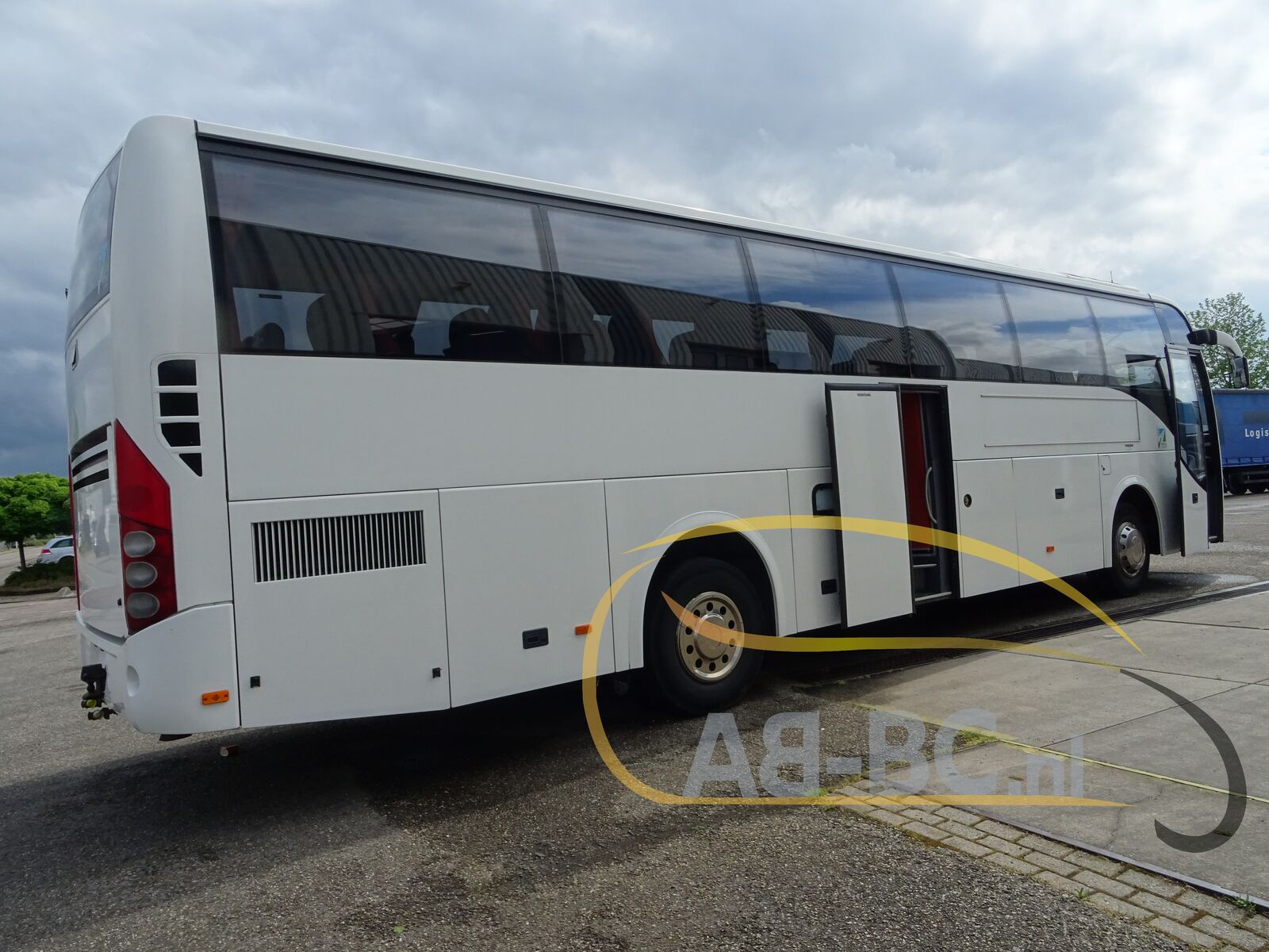 coach-bus-VOLVO-9700-Comfort-51-Seats-EURO-5---1652969983246985981_orig_e58a5643280fc47ded1323f79d1bc7e2--22051917183207205200