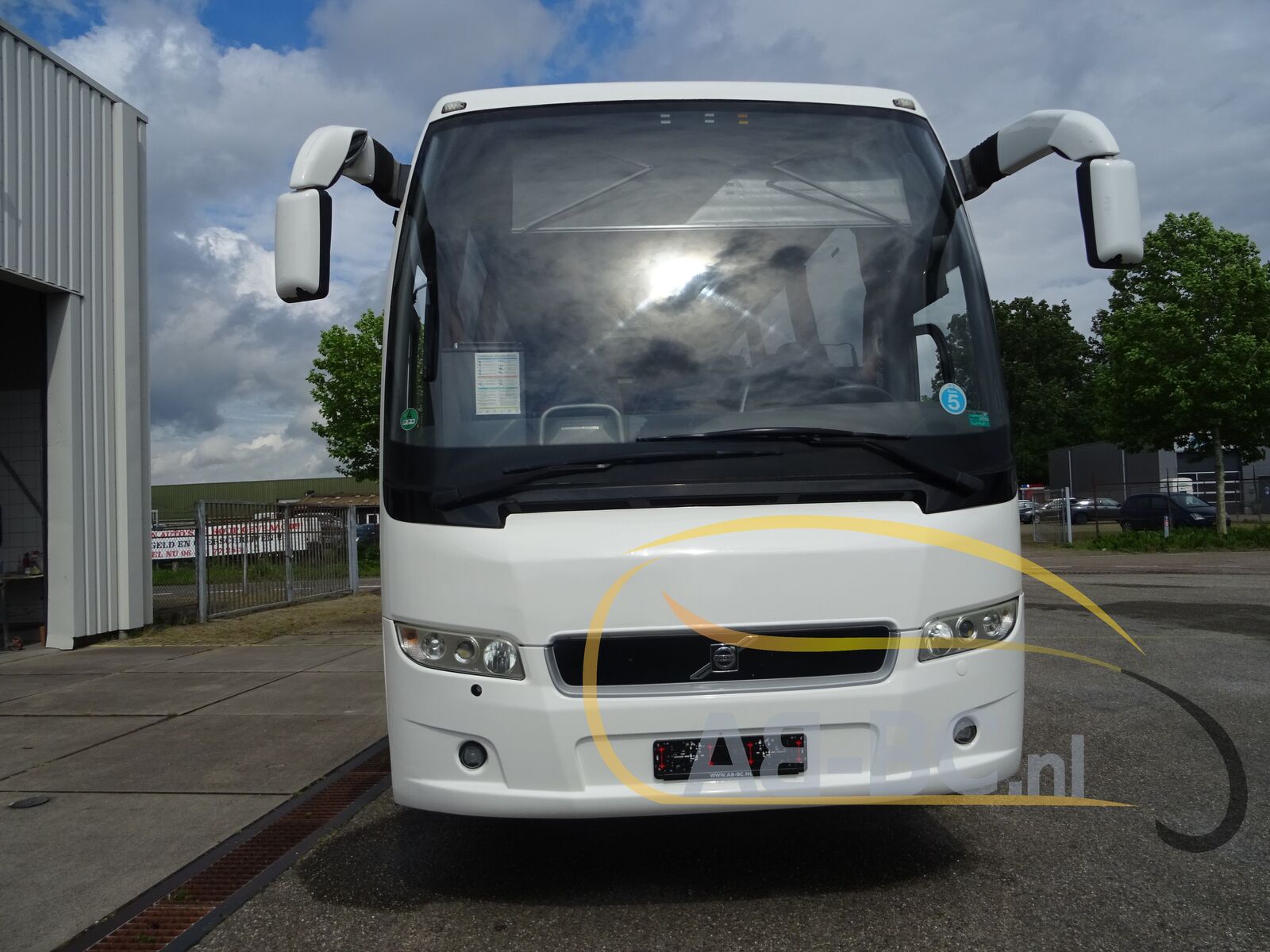 coach-bus-VOLVO-9700-Comfort-51-Seats-EURO-5---1652969989891436039_orig_6280f97ab0a6b6ce165e35f4b62a4eda--22051917183207205200