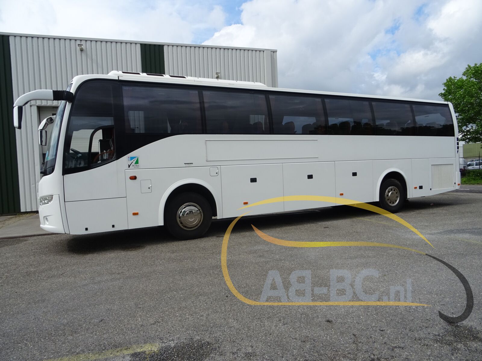 coach-bus-VOLVO-9700-Comfort-51-Seats-EURO-5---1652970001472599100_orig_6e8f654e3c9c2e61a2c3ef946560f89e--22051917183207205200