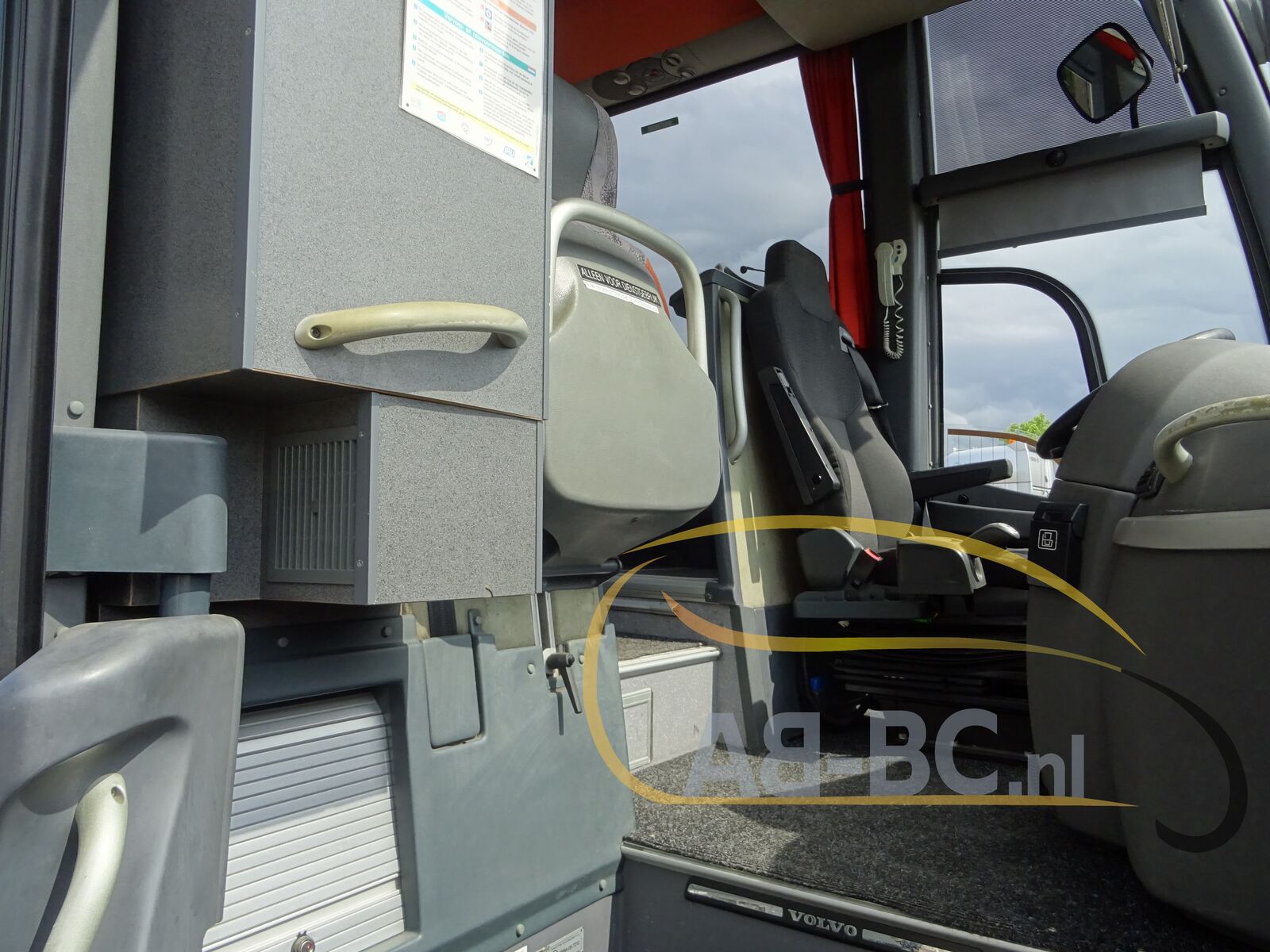 coach-bus-VOLVO-9700-Comfort-51-Seats-EURO-5---1652970034368937807_orig_13bcd45b4885c2809c1d9ff4f8c61141--22051917183207205200