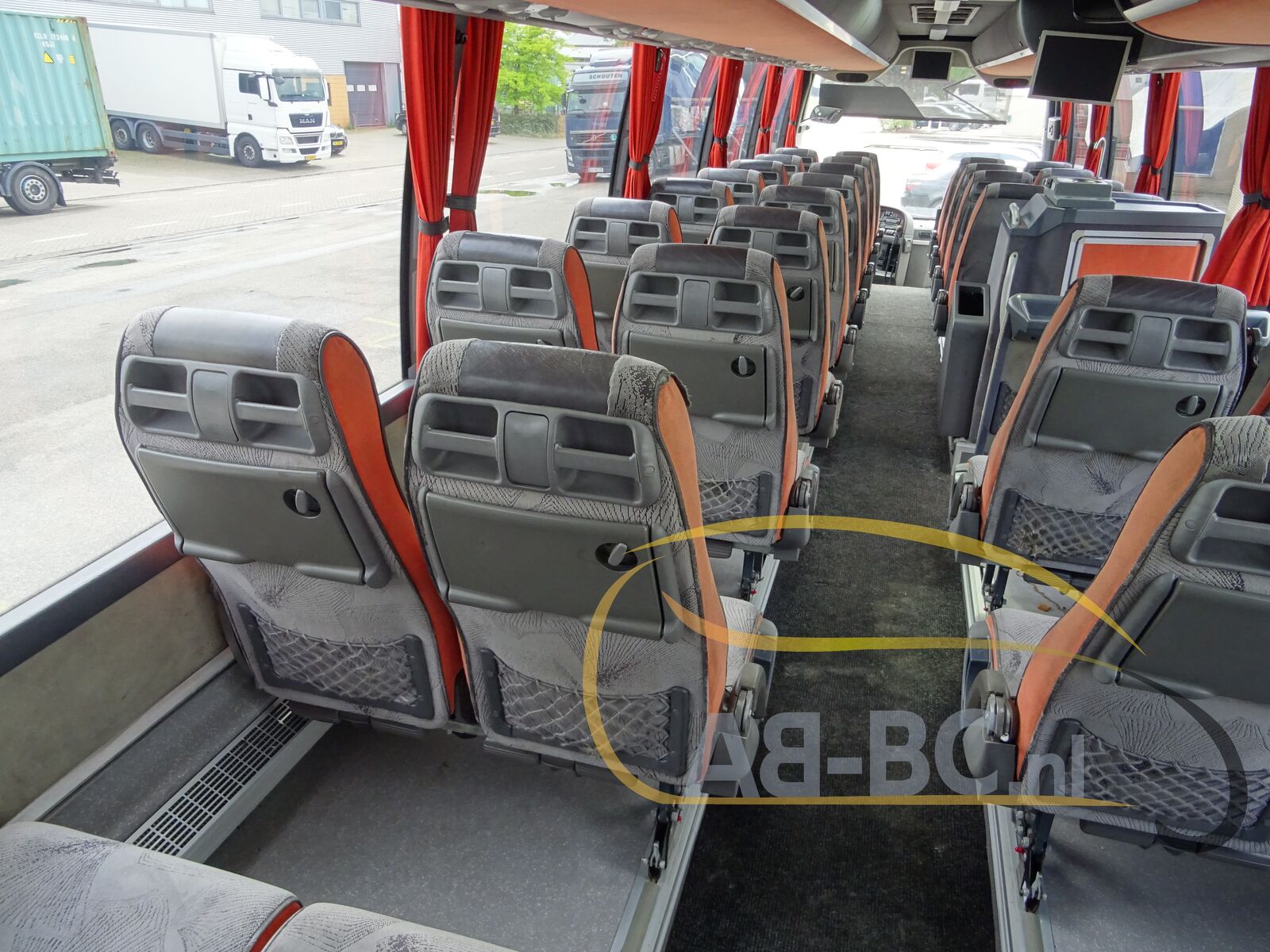 coach-bus-VOLVO-9700-Comfort-51-Seats-EURO-5---1652970129973627049_orig_a4929cd0f774f1aaabba3a2cda57a042--22051917183207205200