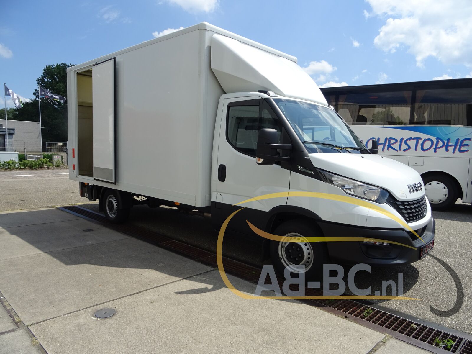 commercial-vehicle-box-truck-3-5t-IVECO-Daily-35S14A8-EURO-6---1656054094642849689_orig_2cfb06ae6a06b55d842904a19228bb1d--22062409535728543600