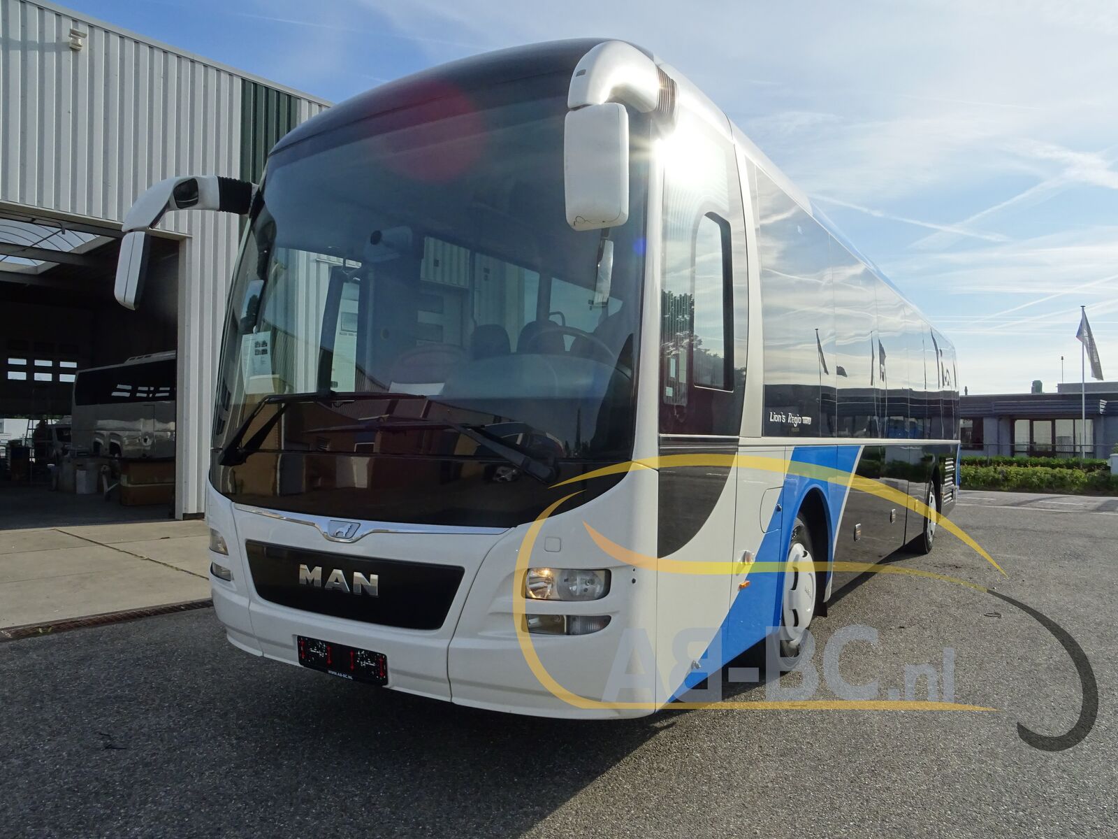 interurban-bus-MAN-Lions-Regio-Coach-52-Seats-EURO-6---1657089778093311659_orig_71c2748d49e509236b392feb60fc0715--22061016384526166100