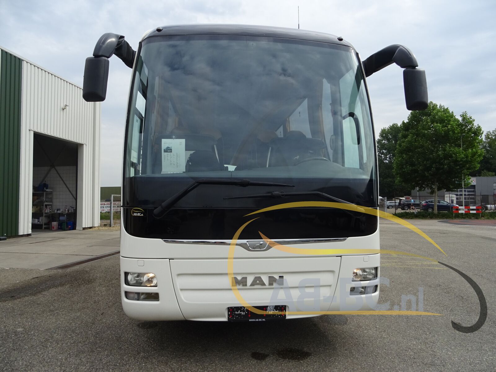 coach-bus-MAN-R08-Lions-Coach-61-Seats-EURO-6---1660558866555912330_orig_1c284d2cacd7d7b0115d1d69e7a6191f--22072717304811402900