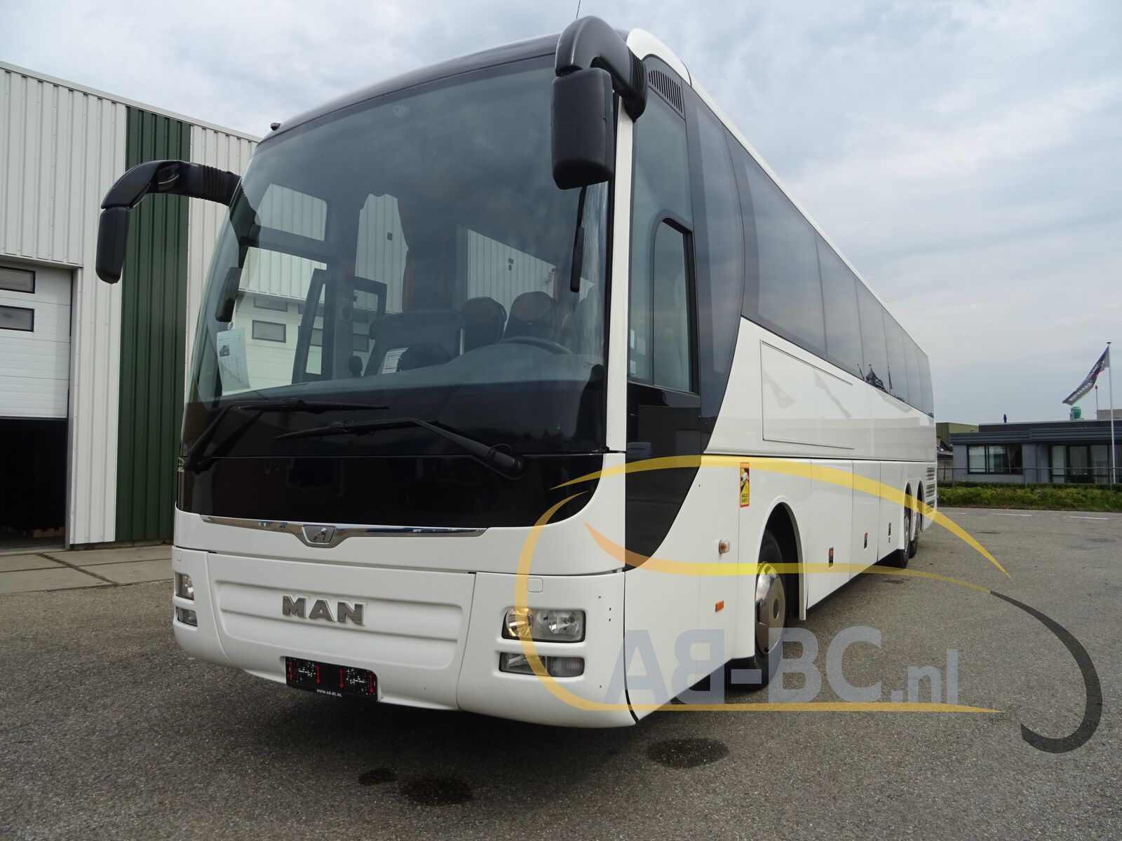 coach-bus-MAN-R08-Lions-Coach-61-Seats-EURO-6---1660558869529221749_orig_40df352211282a636d778da3d973de88--22072717304811402900