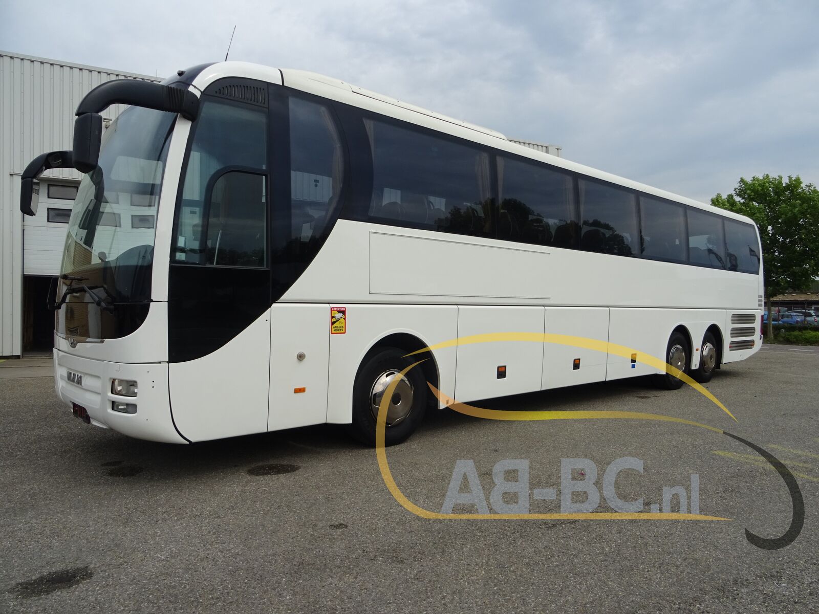 coach-bus-MAN-R08-Lions-Coach-61-Seats-EURO-6---1660558872665727319_orig_cbce41f78241b34e32d69e0fb1238904--22072717304811402900