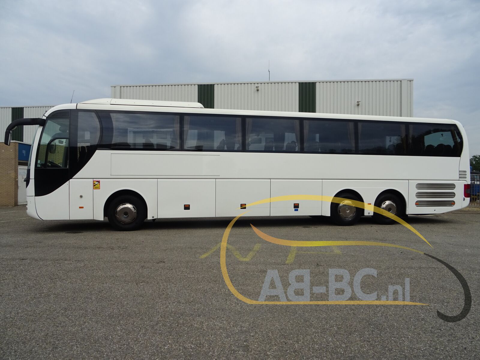 coach-bus-MAN-R08-Lions-Coach-61-Seats-EURO-6---1660558876313525767_orig_0b19233b0a96369db3d37dcd8b69a33f--22072717304811402900