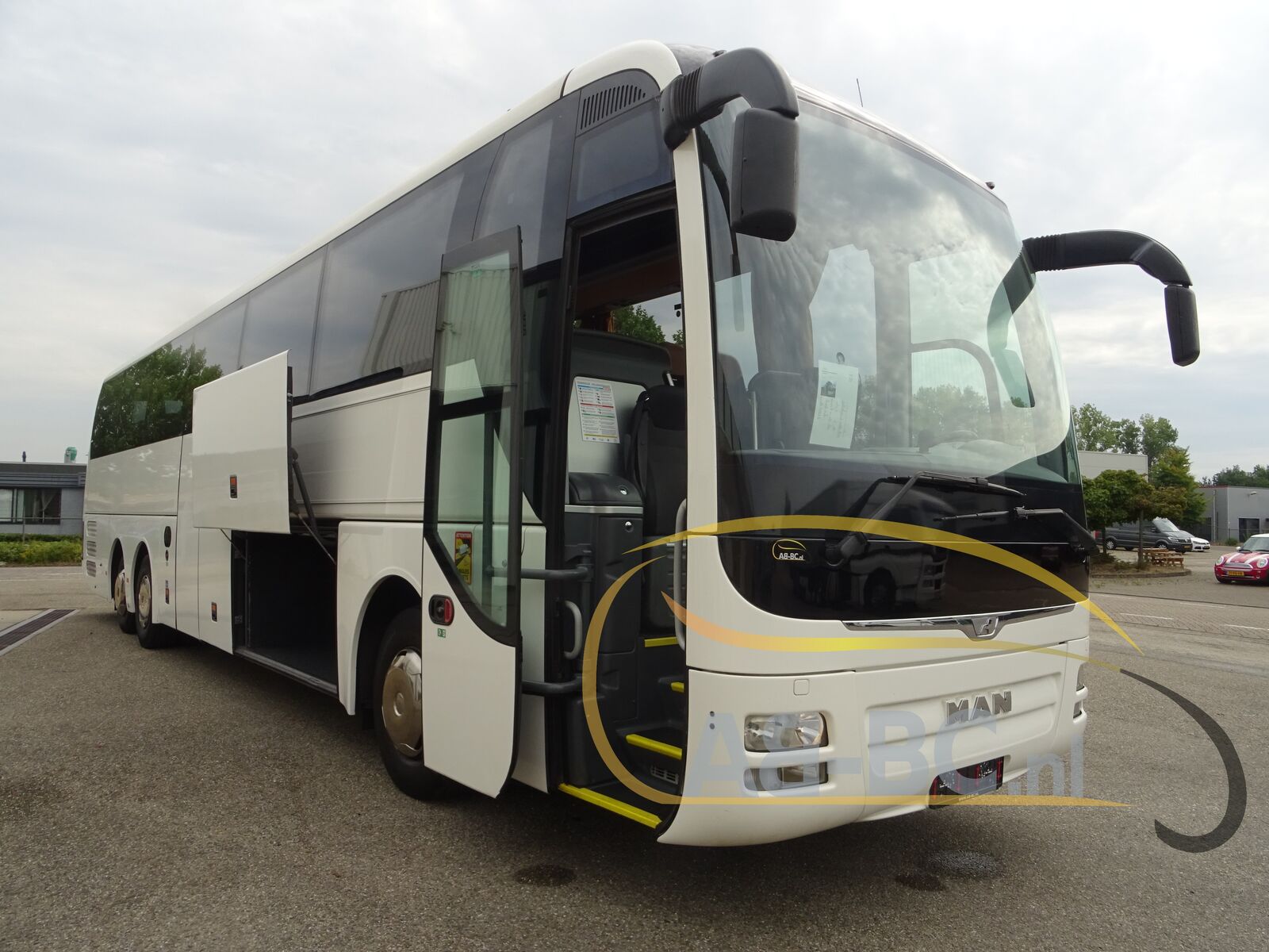 coach-bus-MAN-R08-Lions-Coach-61-Seats-EURO-6---1660558894944198250_orig_a96fd27a077f1f96ed8ff83f624f5e7b--22072717304811402900