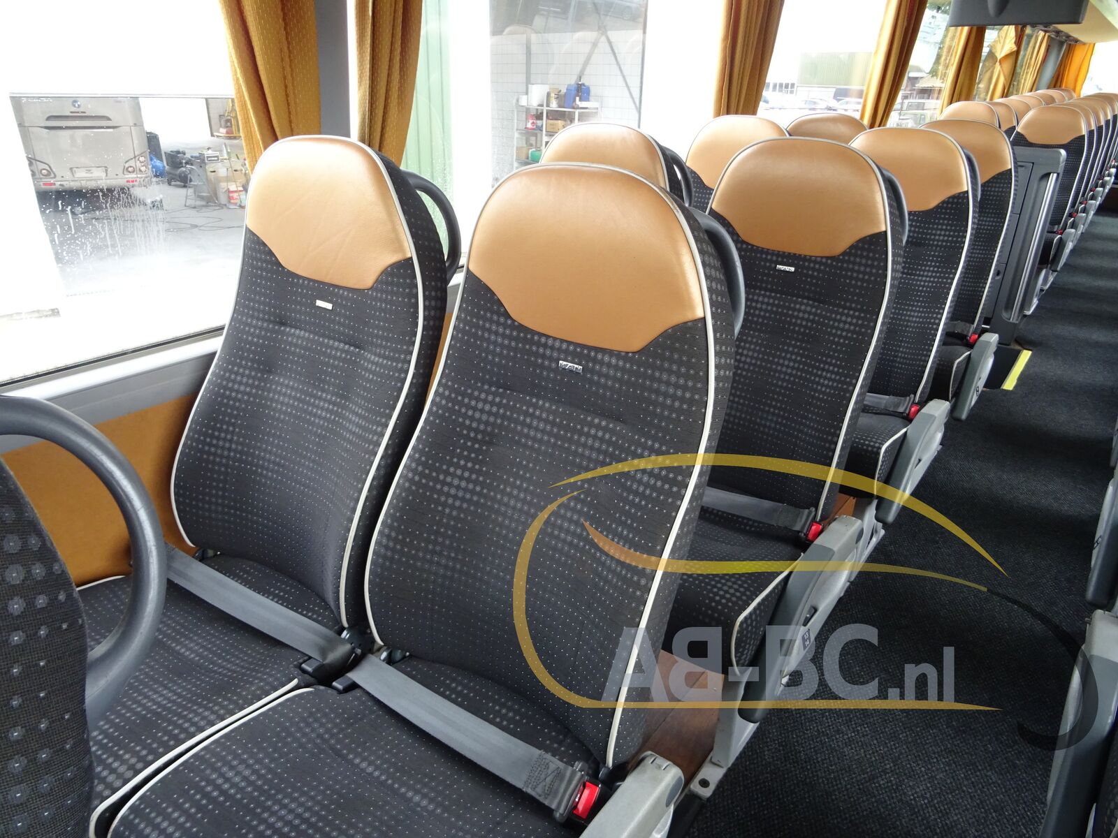 coach-bus-MAN-R08-Lions-Coach-61-Seats-EURO-6---1660558997763598422_orig_e120d151a65c181016b89ff677e67a19--22072717304811402900