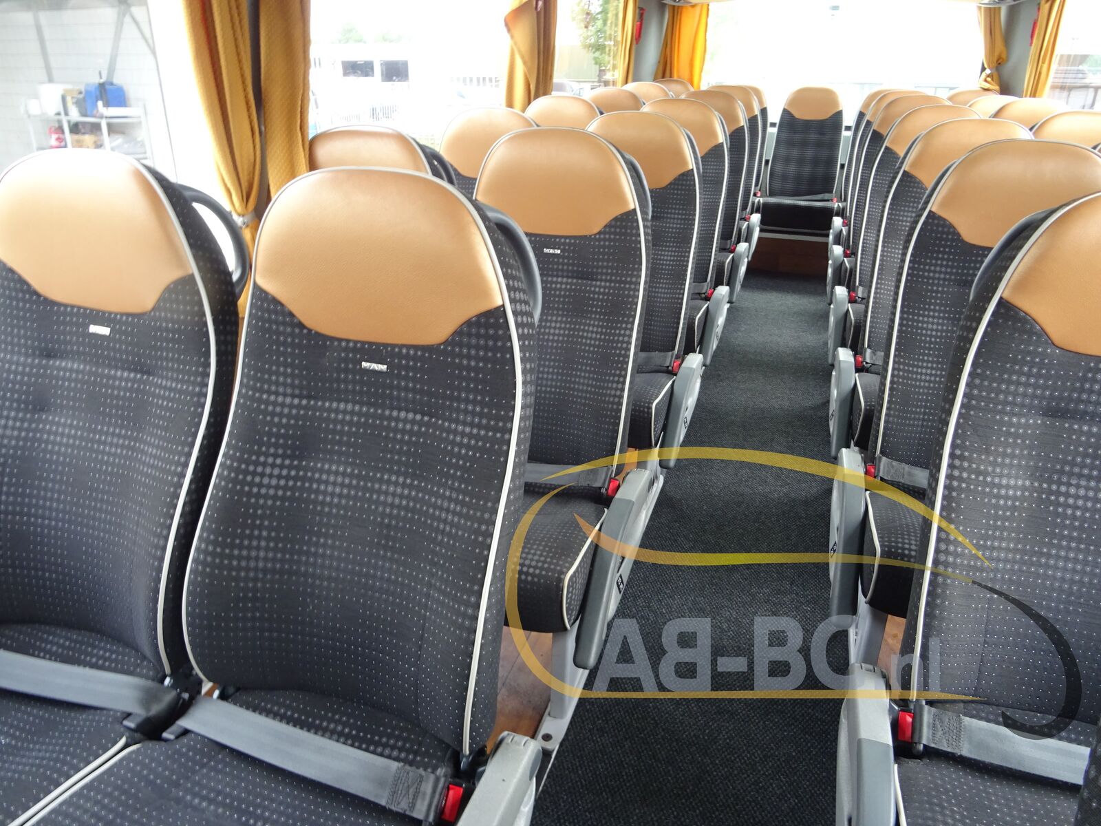coach-bus-MAN-R08-Lions-Coach-61-Seats-EURO-6---1660559019611950685_orig_58e606777cdec3660826efa53085d7d5--22072717304811402900