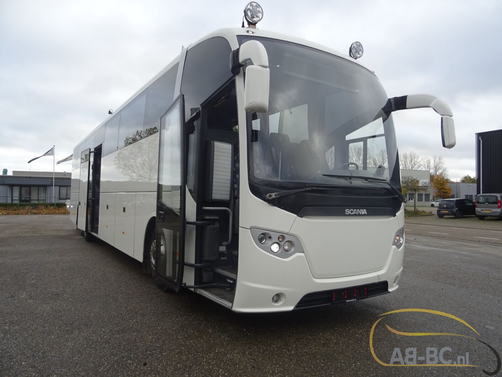 coach-bus-SCANIA-OmniExpress-53-Seats-Liftbus-EURO-5---1669198519336710547_orig_34c13f0c3c8c440cd35b863d24fe01da--22112312140255928200