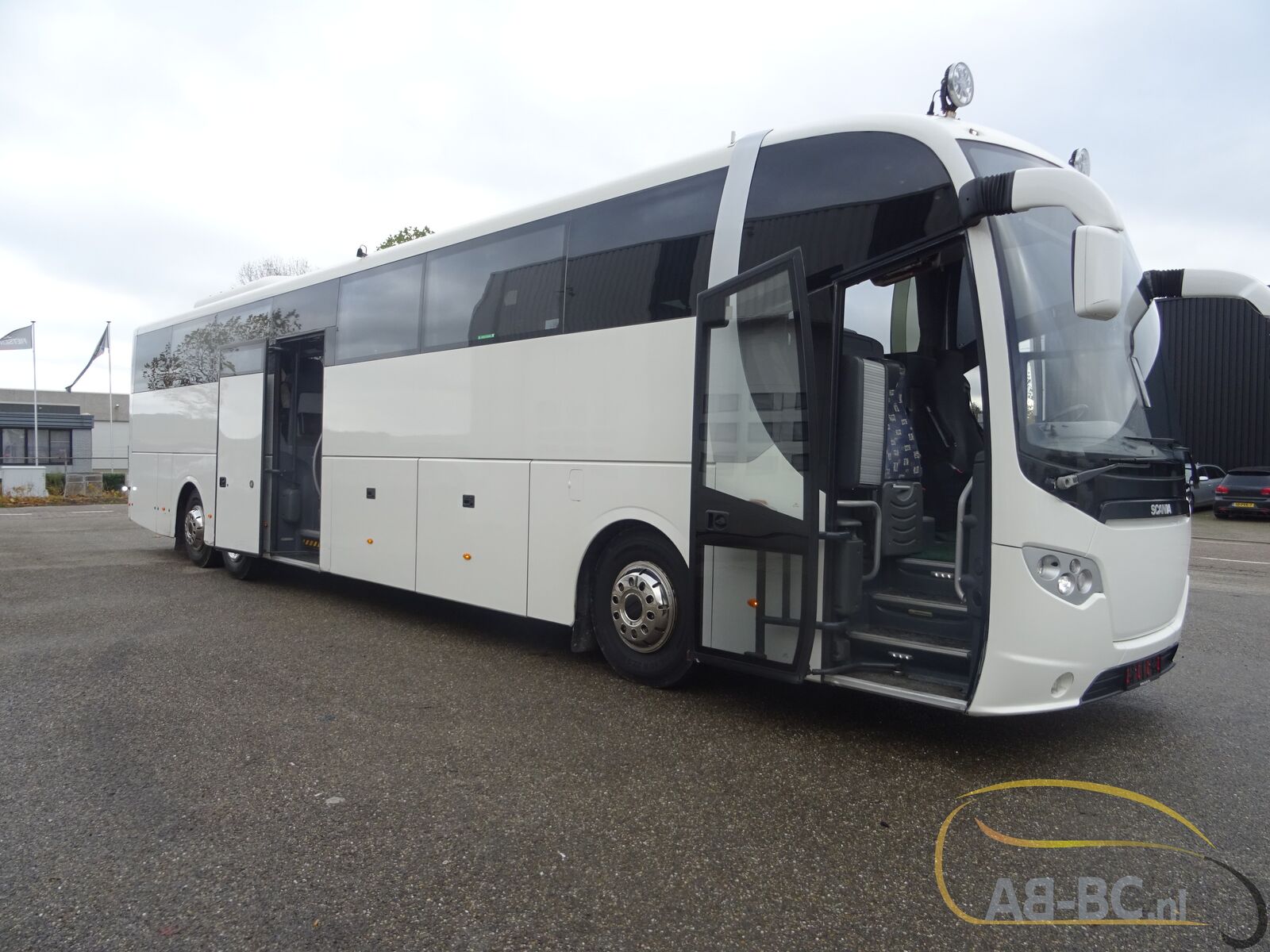 coach-bus-SCANIA-OmniExpress-53-Seats-Liftbus-EURO-5---1669198522900274082_orig_4e117d10a094b87bb42cd83bd2e72115--22112312140255928200