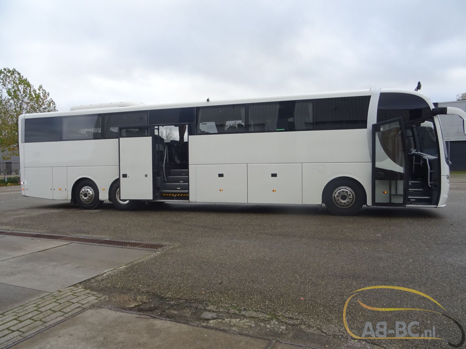 coach-bus-SCANIA-OmniExpress-53-Seats-Liftbus-EURO-5---1669198526074842346_orig_9b717f8dbb1f92768618803d546cc64a--22112312140255928200