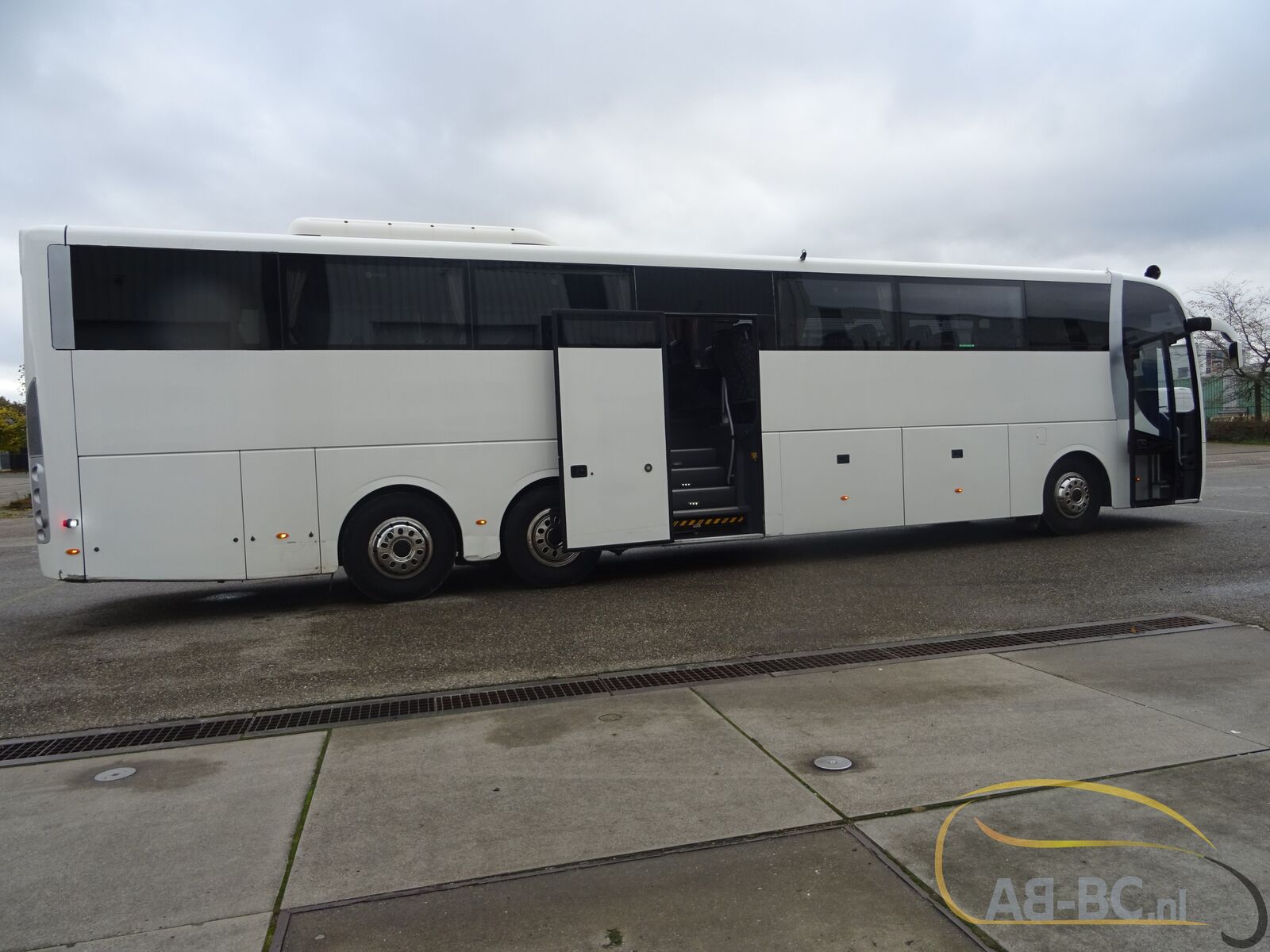 coach-bus-SCANIA-OmniExpress-53-Seats-Liftbus-EURO-5---1669198529696862507_orig_f7a4ba7e104503799bc8234904b9c859--22112312140255928200
