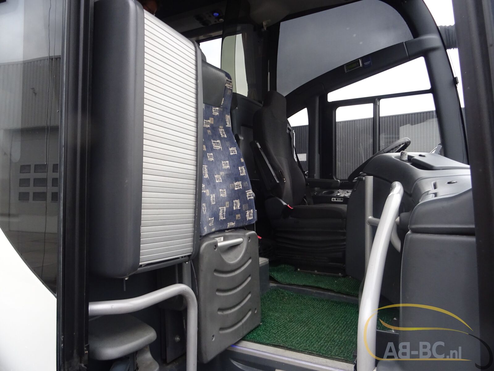 coach-bus-SCANIA-OmniExpress-53-Seats-Liftbus-EURO-5---1669198570016994615_orig_de7d24b6ab7fdfa5f64d069698991b9e--22112312140255928200