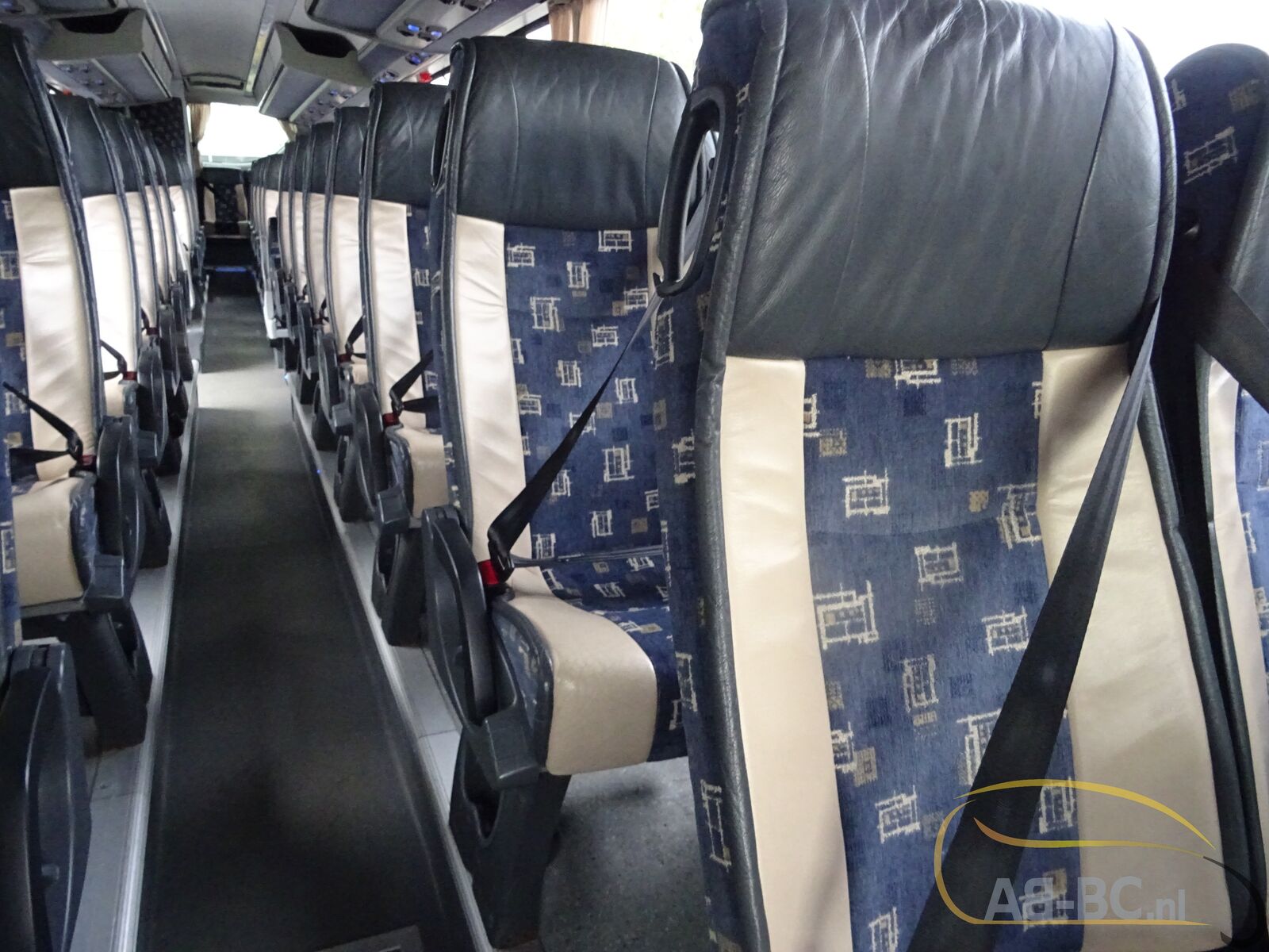 coach-bus-SCANIA-OmniExpress-53-Seats-Liftbus-EURO-5---1669198649520477766_orig_9b35dd30607593d7115f63cb87740375--22112312140255928200