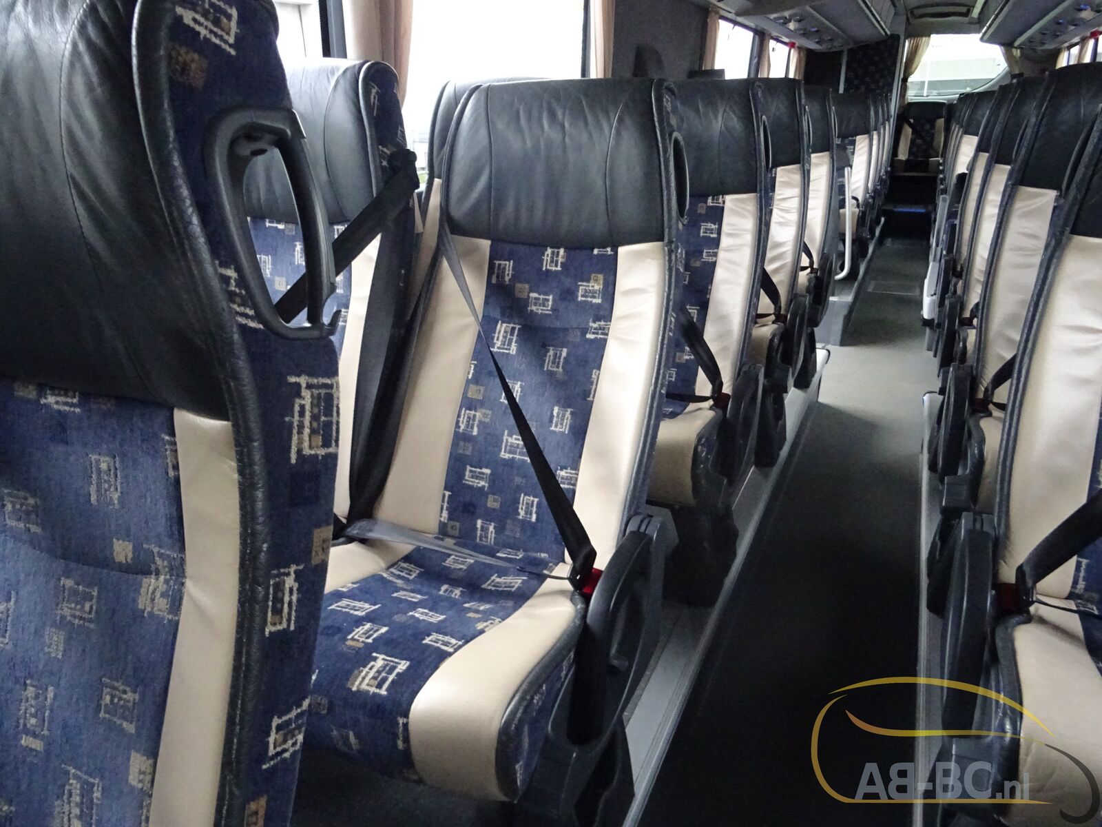 coach-bus-SCANIA-OmniExpress-53-Seats-Liftbus-EURO-5---1669198666330809677_orig_4aff13e0fa413ea4a097c422e9f4d910--22112312140255928200