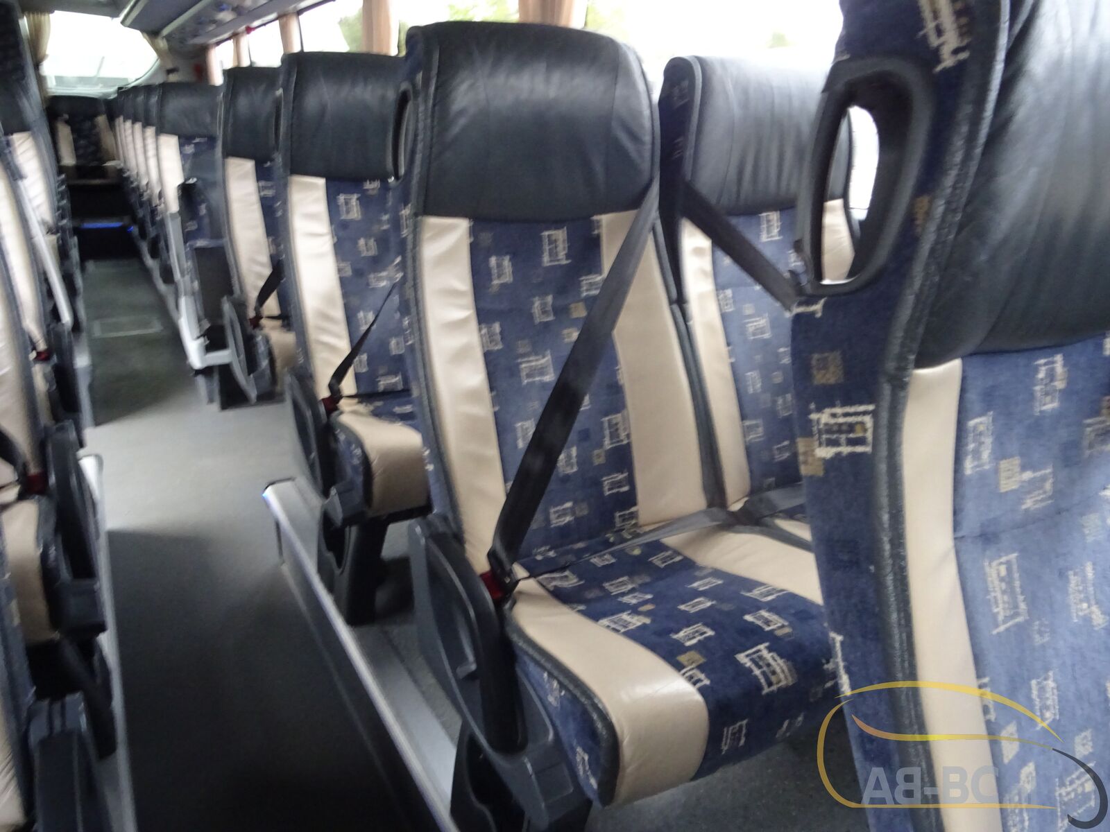 coach-bus-SCANIA-OmniExpress-53-Seats-Liftbus-EURO-5---1669198675640537585_orig_6000724a8728b1ed0455eb213cec1ddc--22112312140255928200