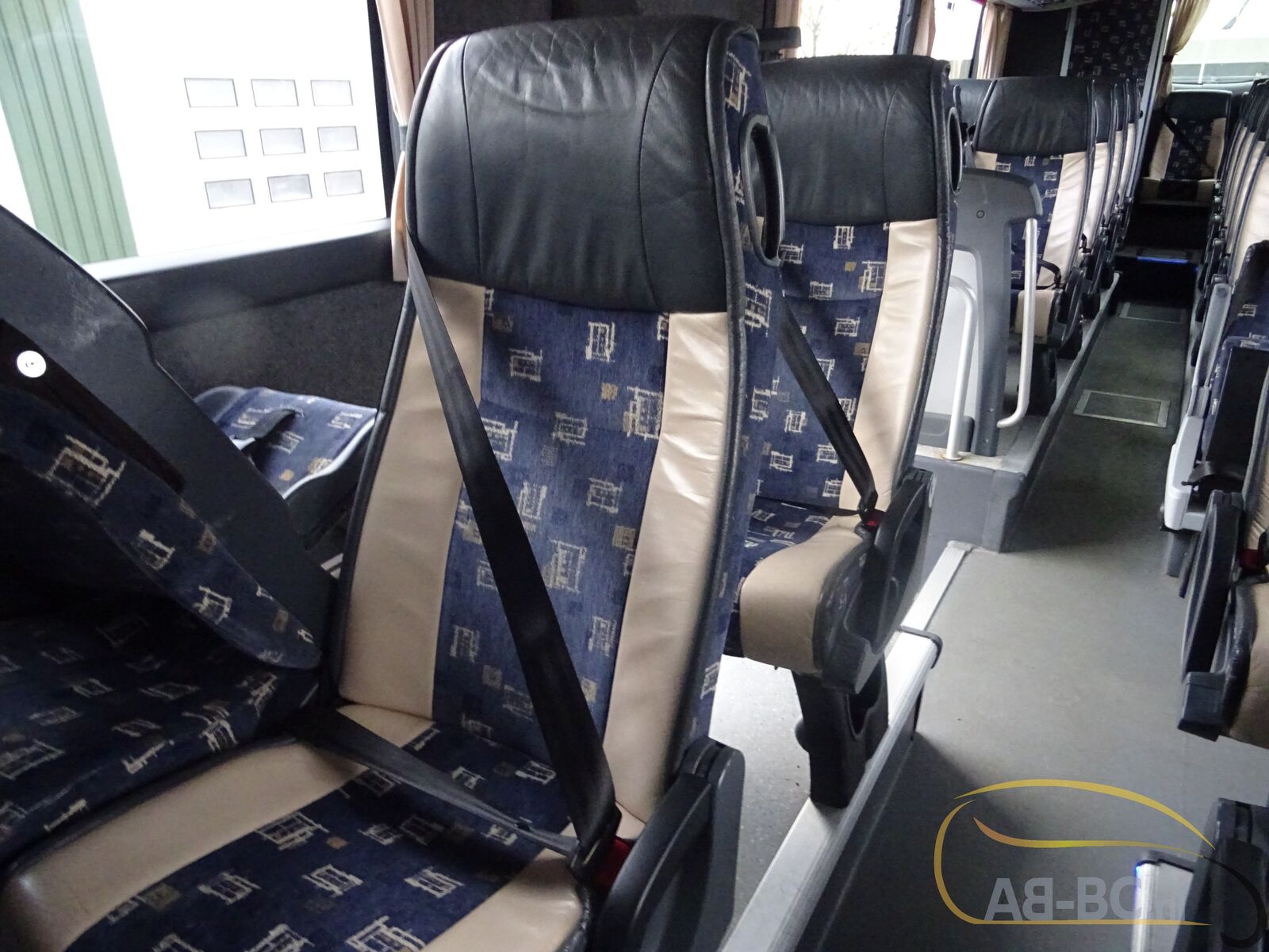 coach-bus-SCANIA-OmniExpress-53-Seats-Liftbus-EURO-5---1669198679776242008_orig_33c37719e89bfb3a5b0b2ffcee74b463--22112312140255928200