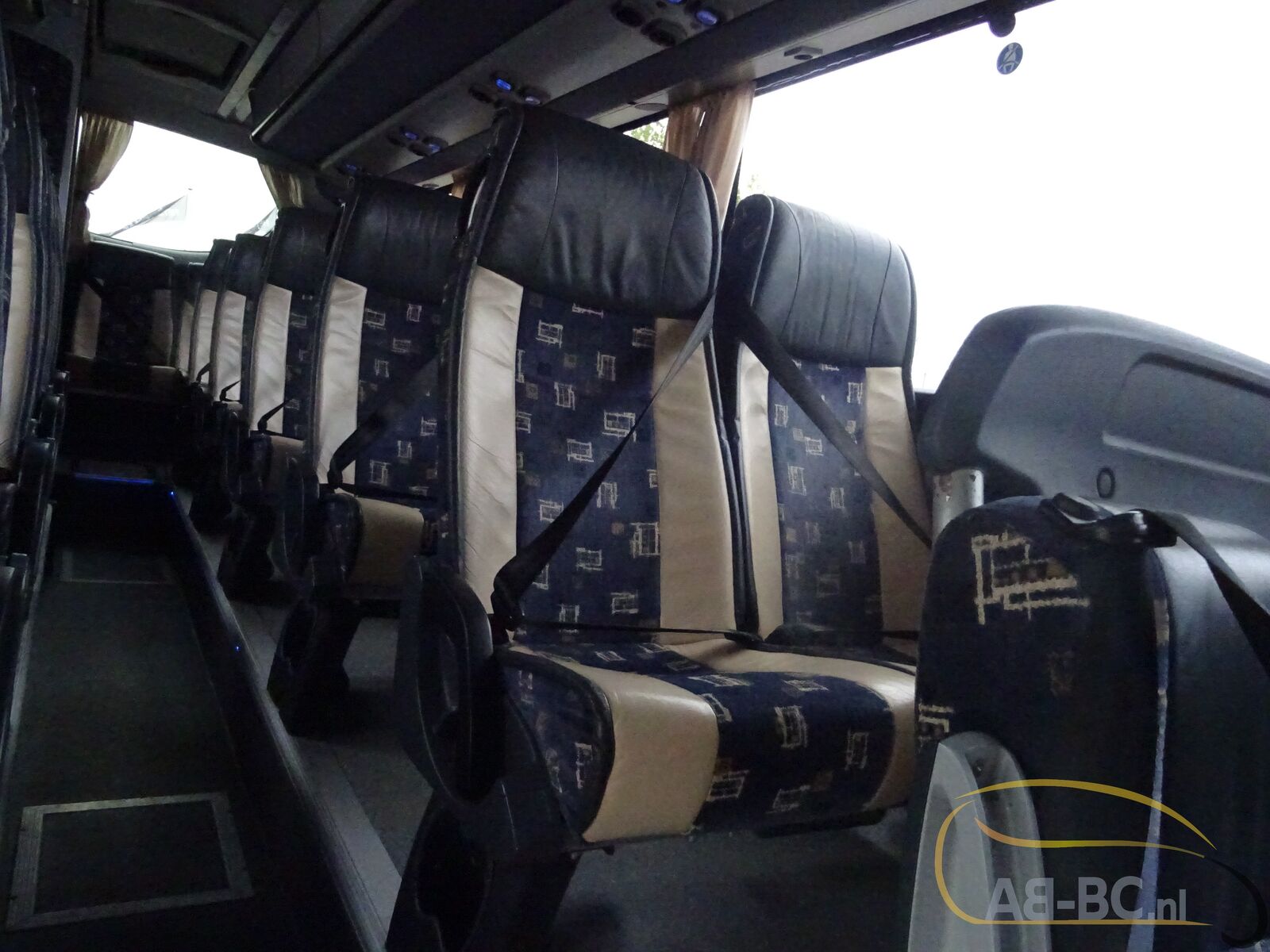 coach-bus-SCANIA-OmniExpress-53-Seats-Liftbus-EURO-5---1669198698719210392_orig_119fd42c9ca23cd374d499a25b275f30--22112312140255928200