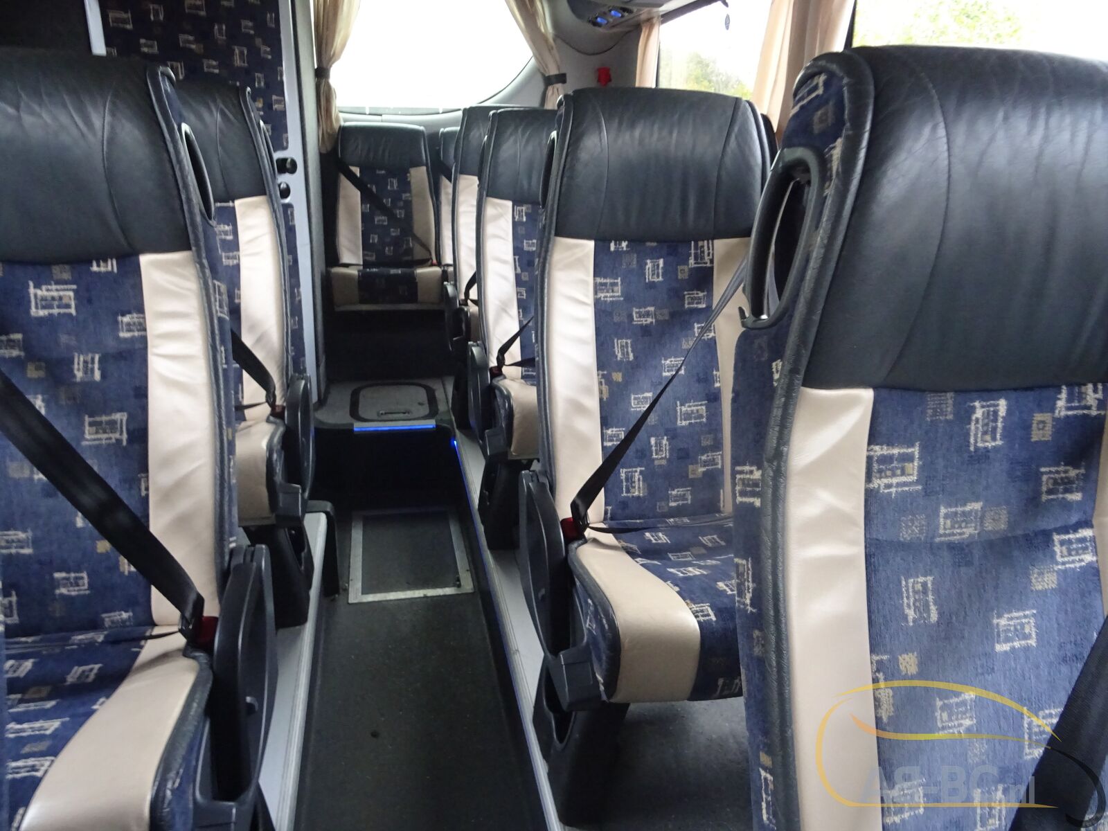 coach-bus-SCANIA-OmniExpress-53-Seats-Liftbus-EURO-5---1669198706709721123_orig_662b56bc39469f6c88806ad4b26f91c1--22112312140255928200