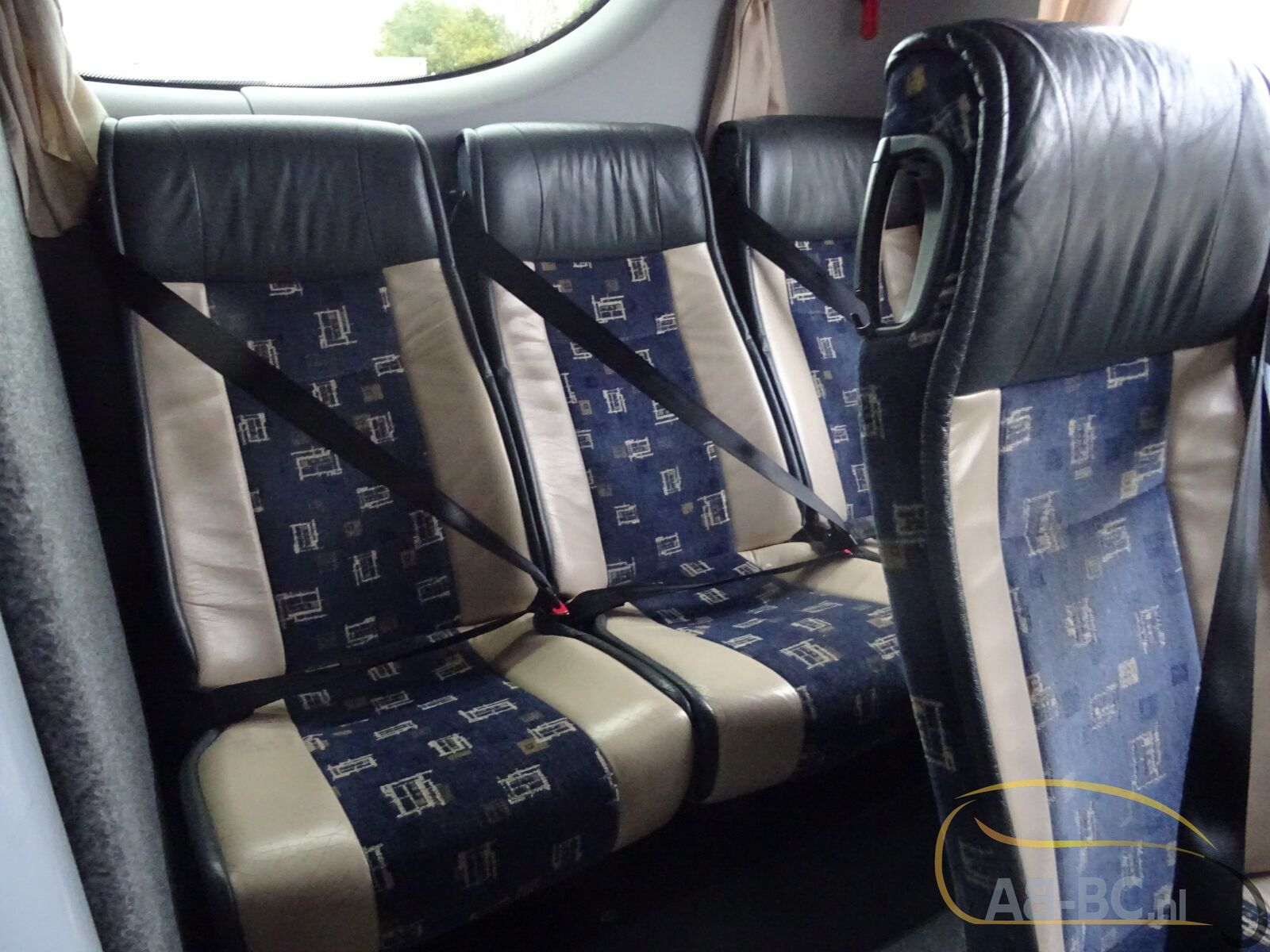 coach-bus-SCANIA-OmniExpress-53-Seats-Liftbus-EURO-5---1669198718439564348_orig_6901d0ef658941886c4f9e50339686fb--22112312140255928200