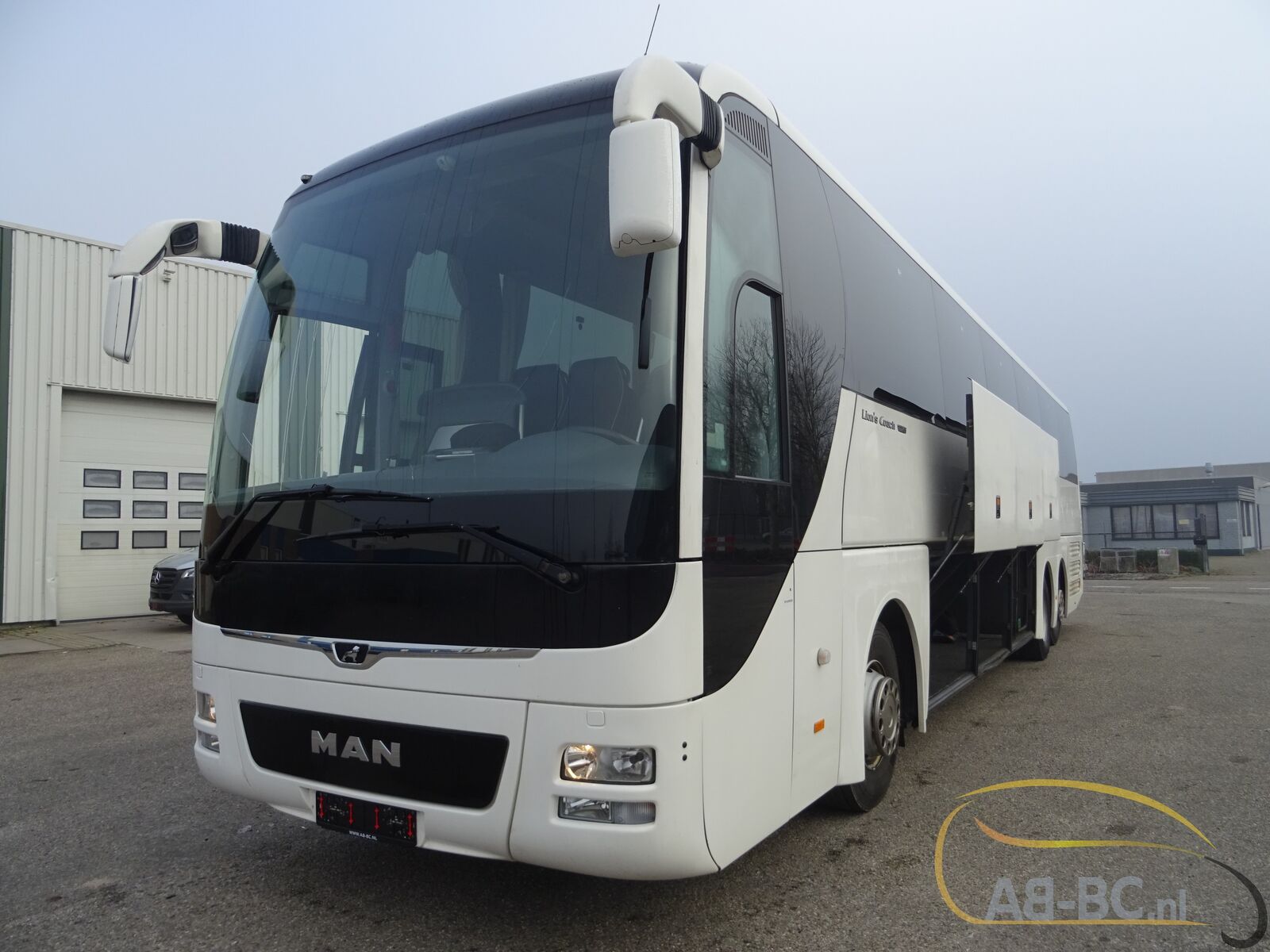 coach-bus-MAN-R08-Lions-Coach-59-Seats-EURO-6-6-wheelchair-places---1675763341052246862_orig_f952269d4eb51baf022e2daa050d2400--23020711482134347500