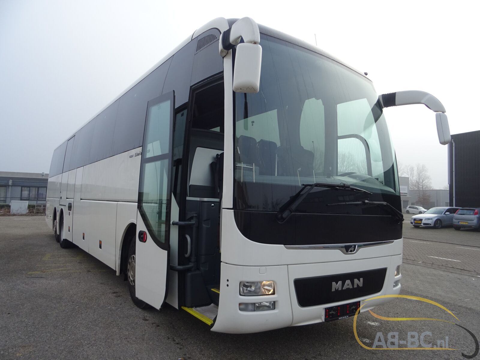 coach-bus-MAN-R08-Lions-Coach-59-Seats-EURO-6-6-wheelchair-places---1675763355341995373_orig_23cc46ec6863d9ee536eba92765a266d--23020711482134347500