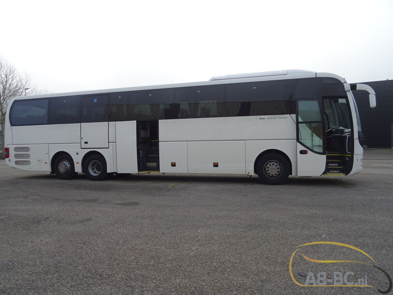coach-bus-MAN-R08-Lions-Coach-59-Seats-EURO-6-6-wheelchair-places---1675763363981159784_orig_1f10be587cad49ccf3440aa7cde1d41c--23020711482134347500