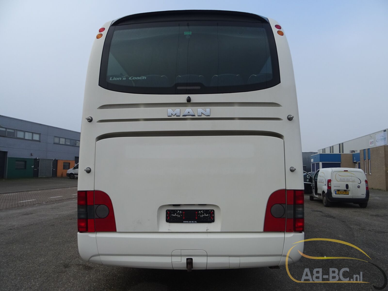 coach-bus-MAN-R08-Lions-Coach-59-Seats-EURO-6-6-wheelchair-places---1675763384123295312_orig_d38973c09175befad94d68ef3e53f4ec--23020711482134347500