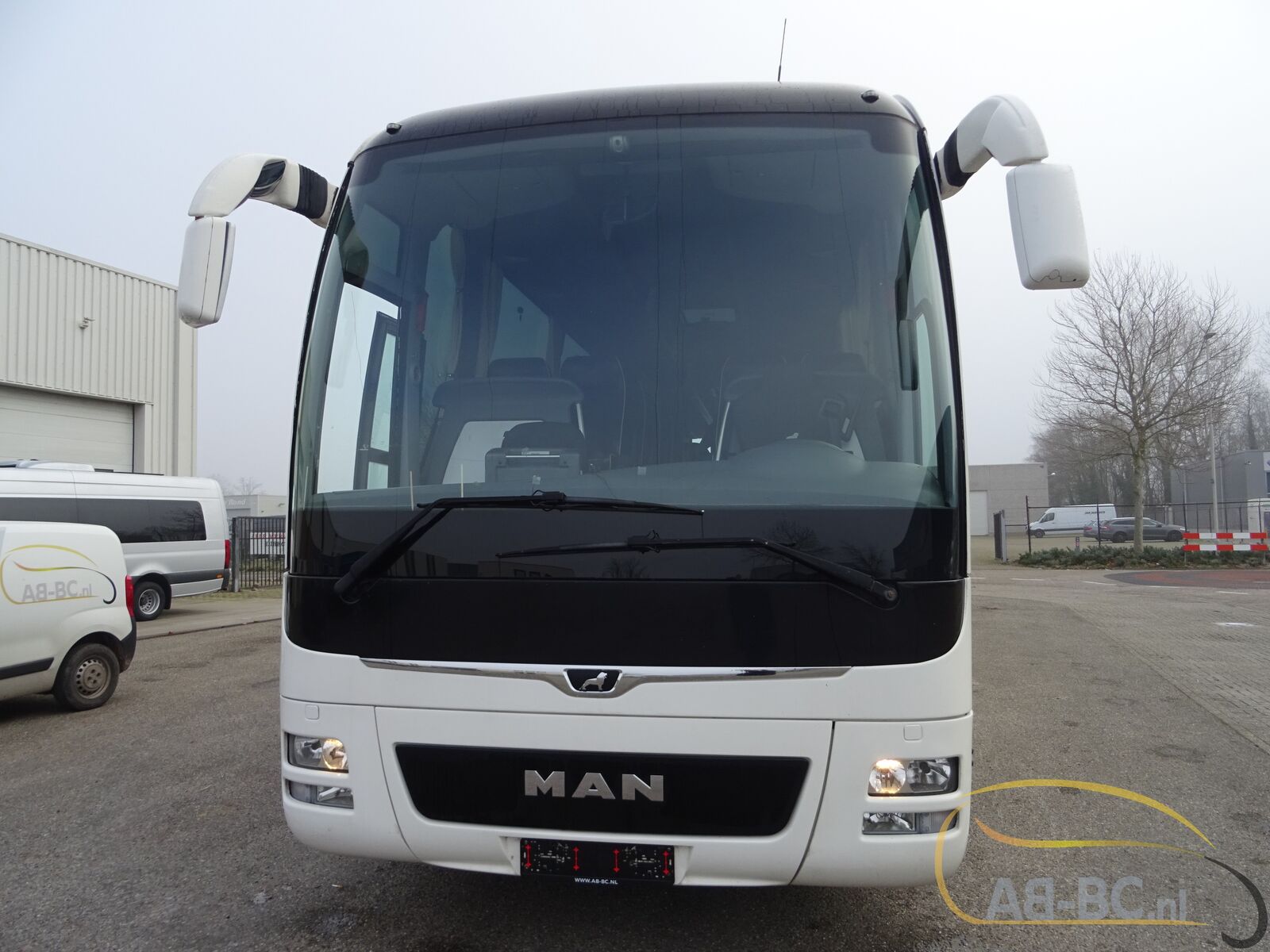 coach-bus-MAN-R08-Lions-Coach-59-Seats-EURO-6-6-wheelchair-places---1675763389504753497_orig_f56337d2cf6bce3ba07f17a820cf903f--23020711482134347500