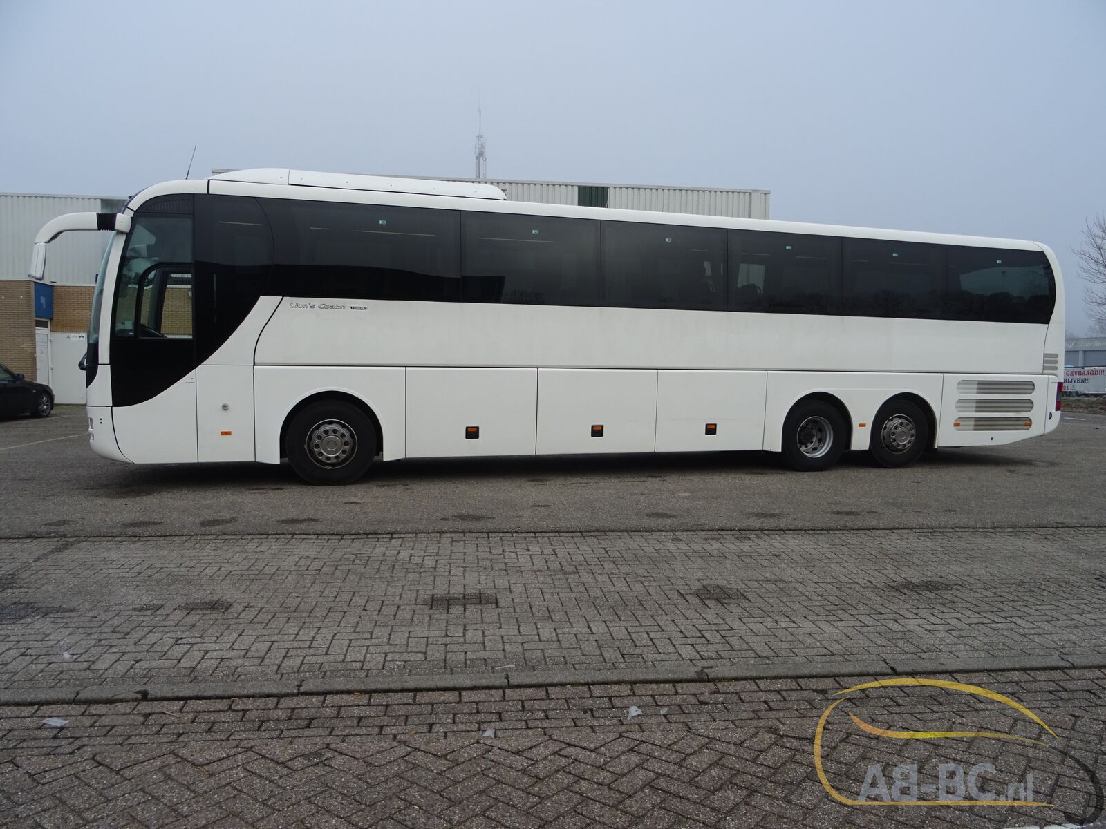 coach-bus-MAN-R08-Lions-Coach-59-Seats-EURO-6-6-wheelchair-places---1675763398094632081_orig_e49475f7aba352607f0cffc808655db9--23020711482134347500