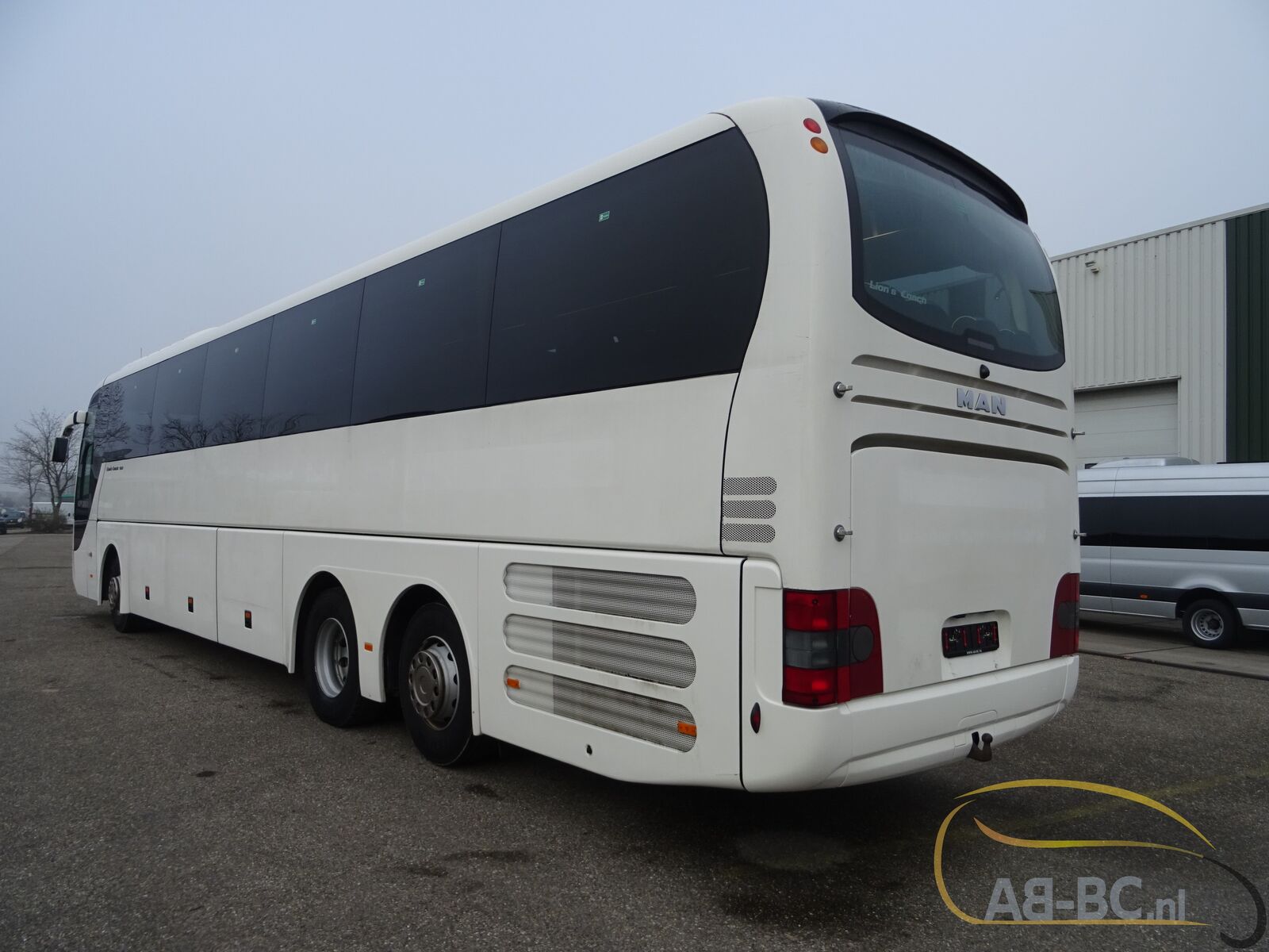 coach-bus-MAN-R08-Lions-Coach-59-Seats-EURO-6-6-wheelchair-places---1675763407442843847_orig_3c6c0a1fbf55b870c33e8b5e3fabc6bd--23020711482134347500