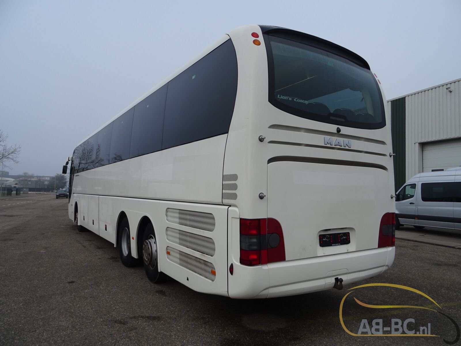 coach-bus-MAN-R08-Lions-Coach-59-Seats-EURO-6-6-wheelchair-places---1675763410286317078_orig_ab61c8fcbc1e63b317d5ab17801de79e--23020711482134347500