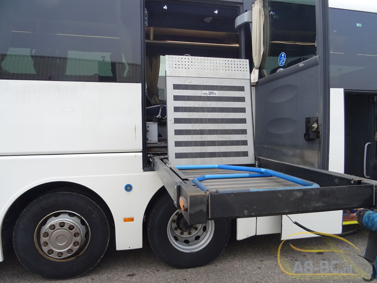 coach-bus-MAN-R08-Lions-Coach-59-Seats-EURO-6-6-wheelchair-places---1675763416201910425_orig_d3ce8234ac73ee7d99921fadf3a86dfd--23020711482134347500