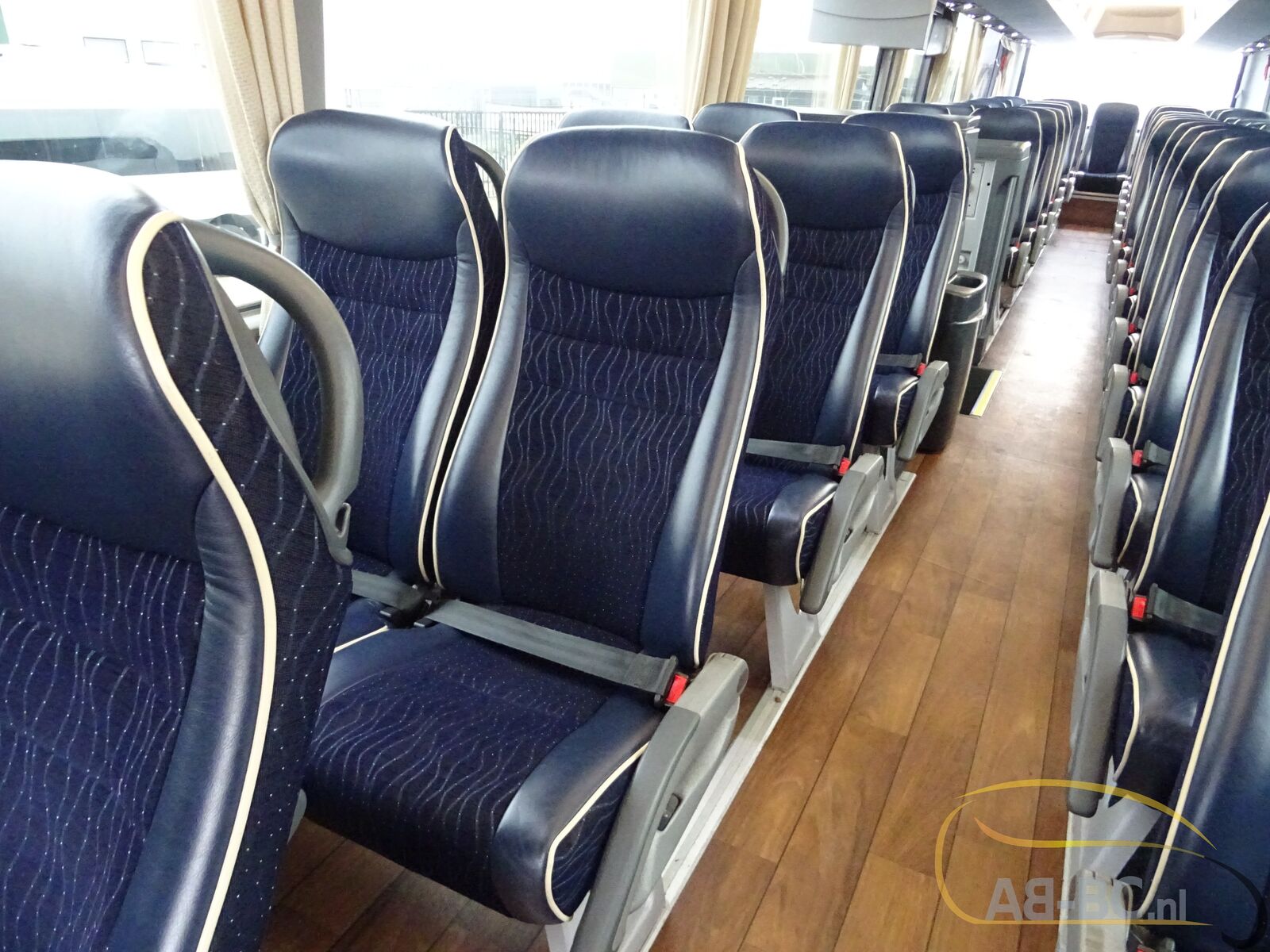 coach-bus-MAN-R08-Lions-Coach-59-Seats-EURO-6-6-wheelchair-places---1675763499187436594_orig_aafcfd4a8f7991b350e1d78d8452da47--23020711482134347500