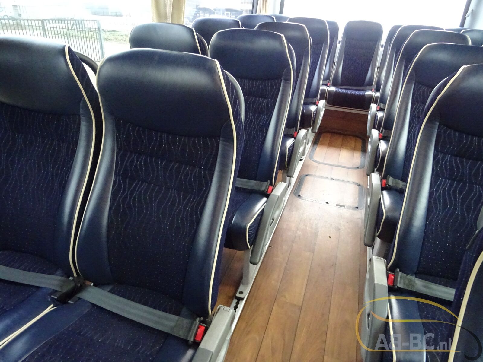 coach-bus-MAN-R08-Lions-Coach-59-Seats-EURO-6-6-wheelchair-places---1675763525460607316_orig_8ef2c0db2f27cfb64ba52f3bf22f1650--23020711482134347500